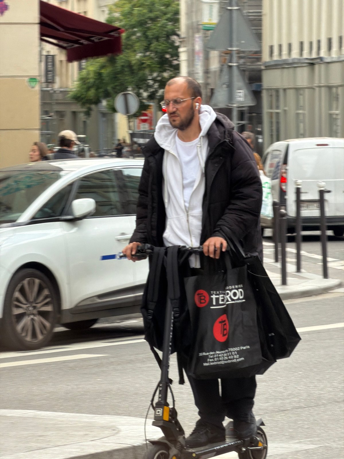 Routine pedestrian activity observed across Paris streets