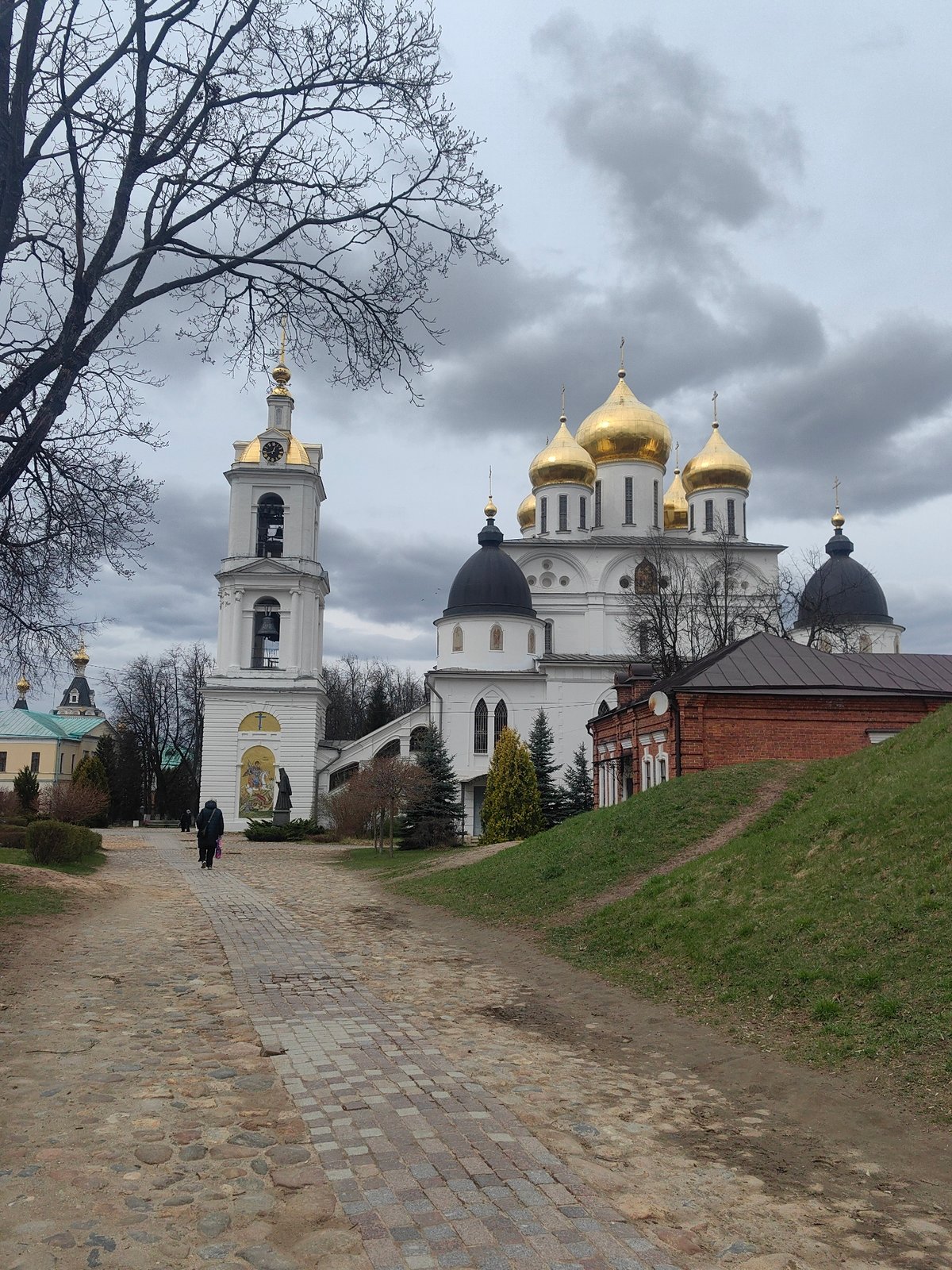 Spring morning walk documented at Dmitrov cathedral complex