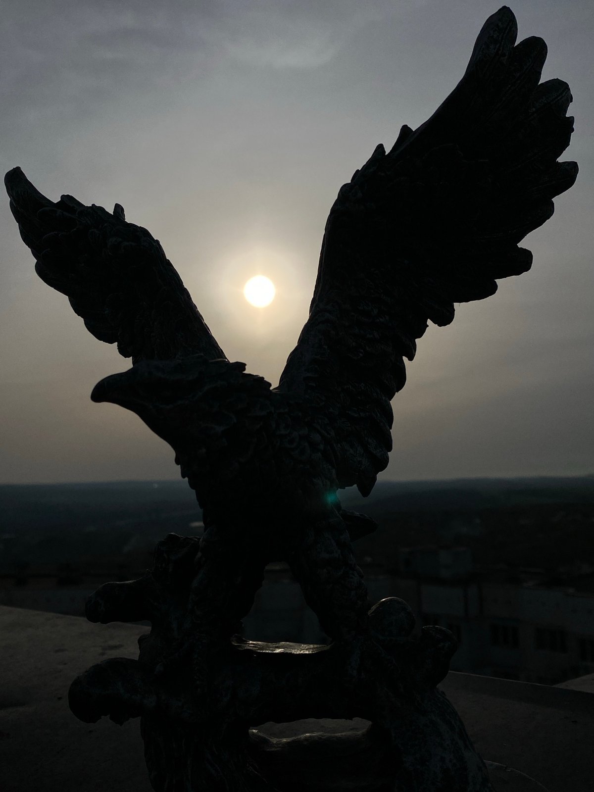 Dawn photography captures monument and rooftop selfie in Pleven