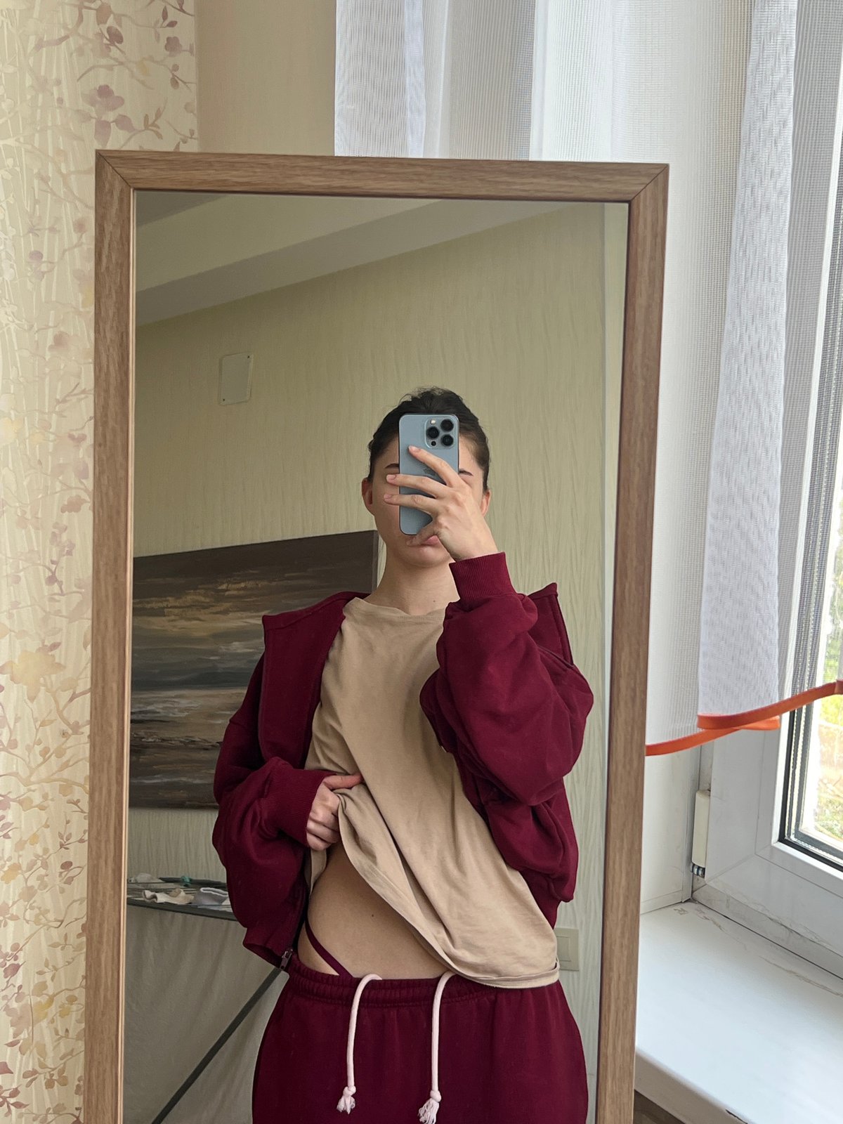 Person takes rotated mirror selfie in Saint Petersburg