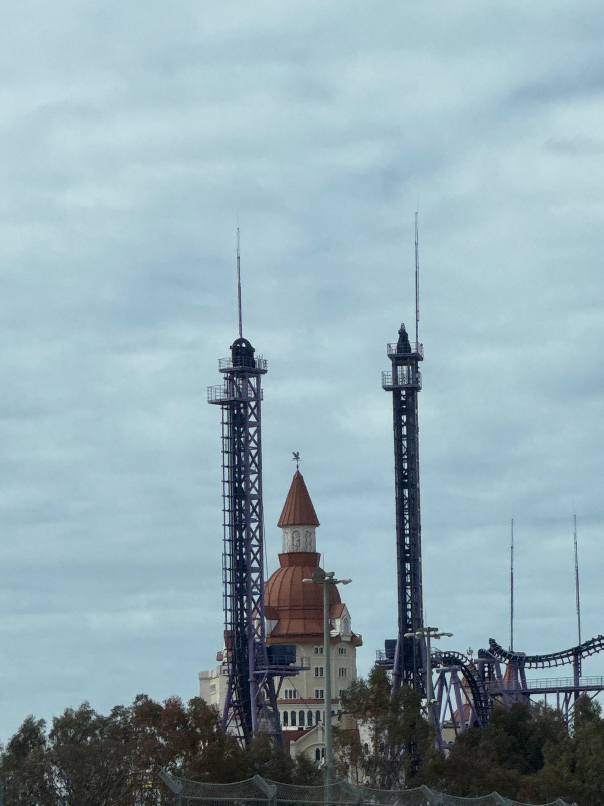 Entertainment complex with amusement rides, stadium observed in Sirius