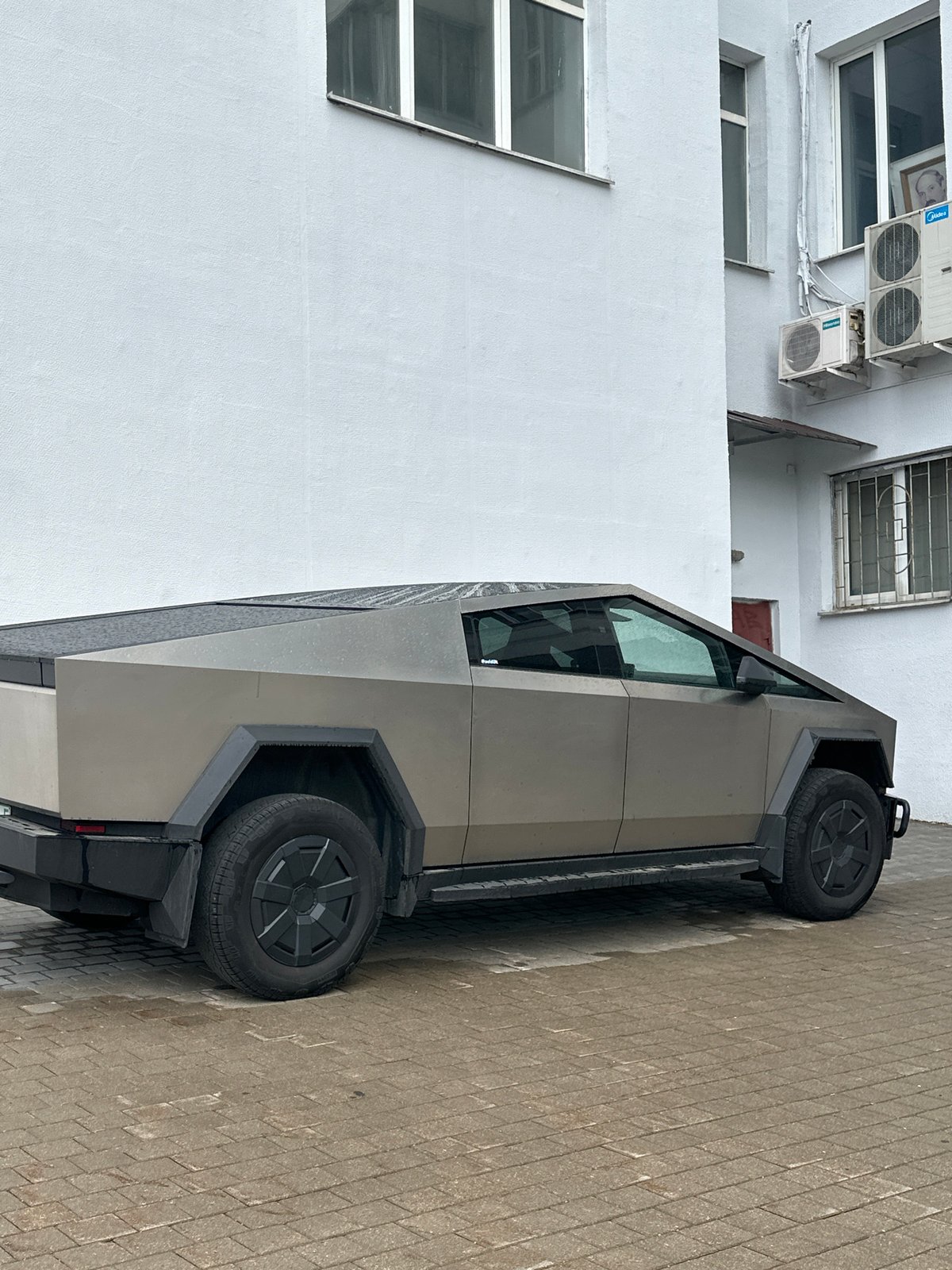 Street scenes and architecture across central Minsk on a grey morning