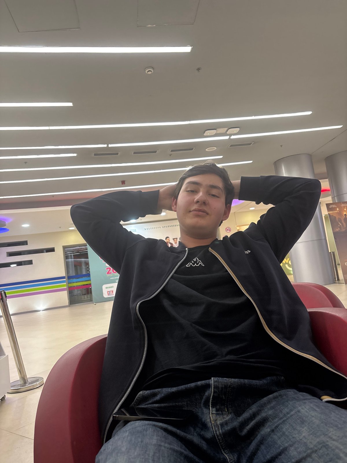 Easter displays, quiet moments captured in Yerevan mall