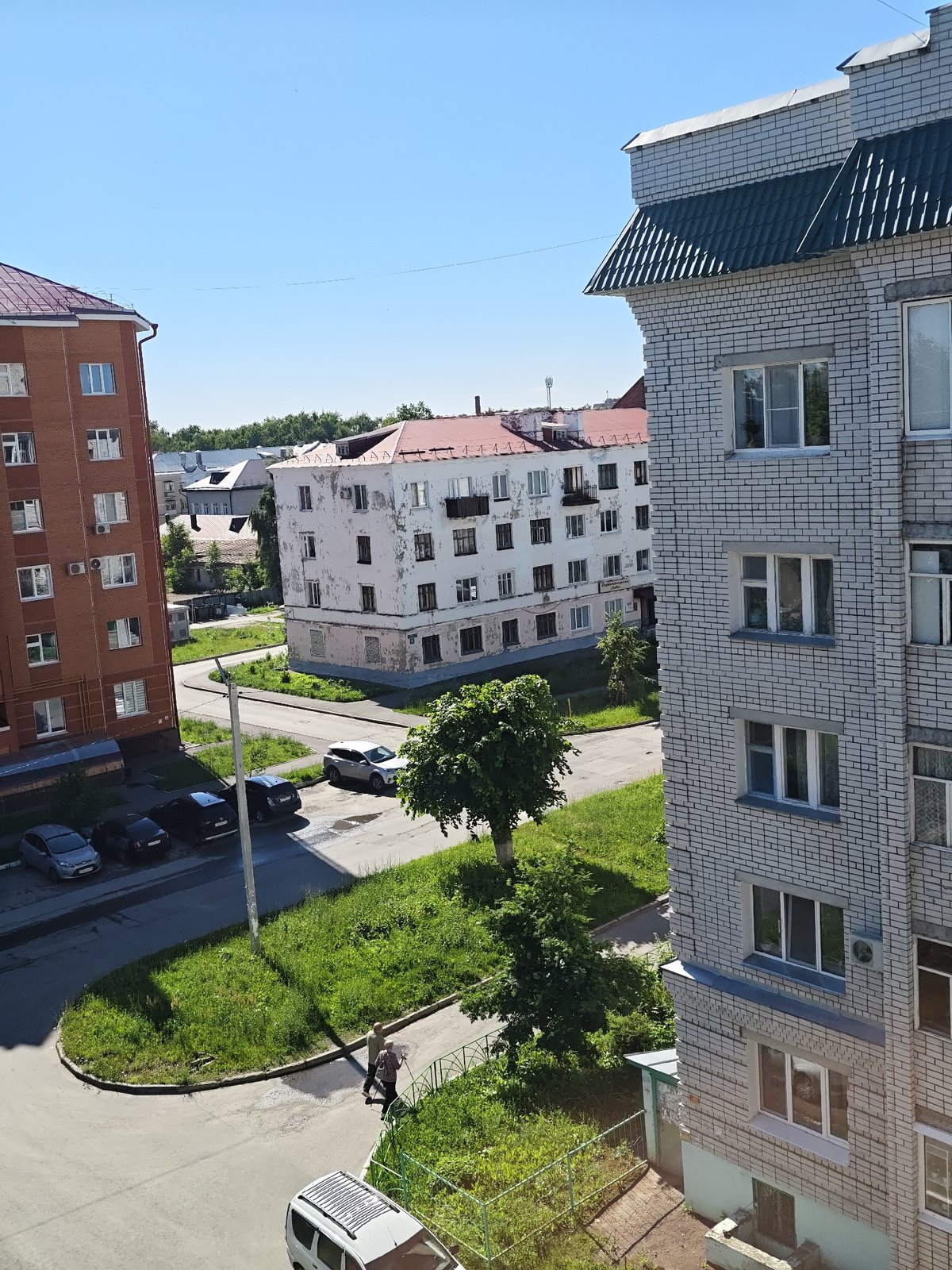 Everyday life in a Zelenodolsk apartment, inside and out