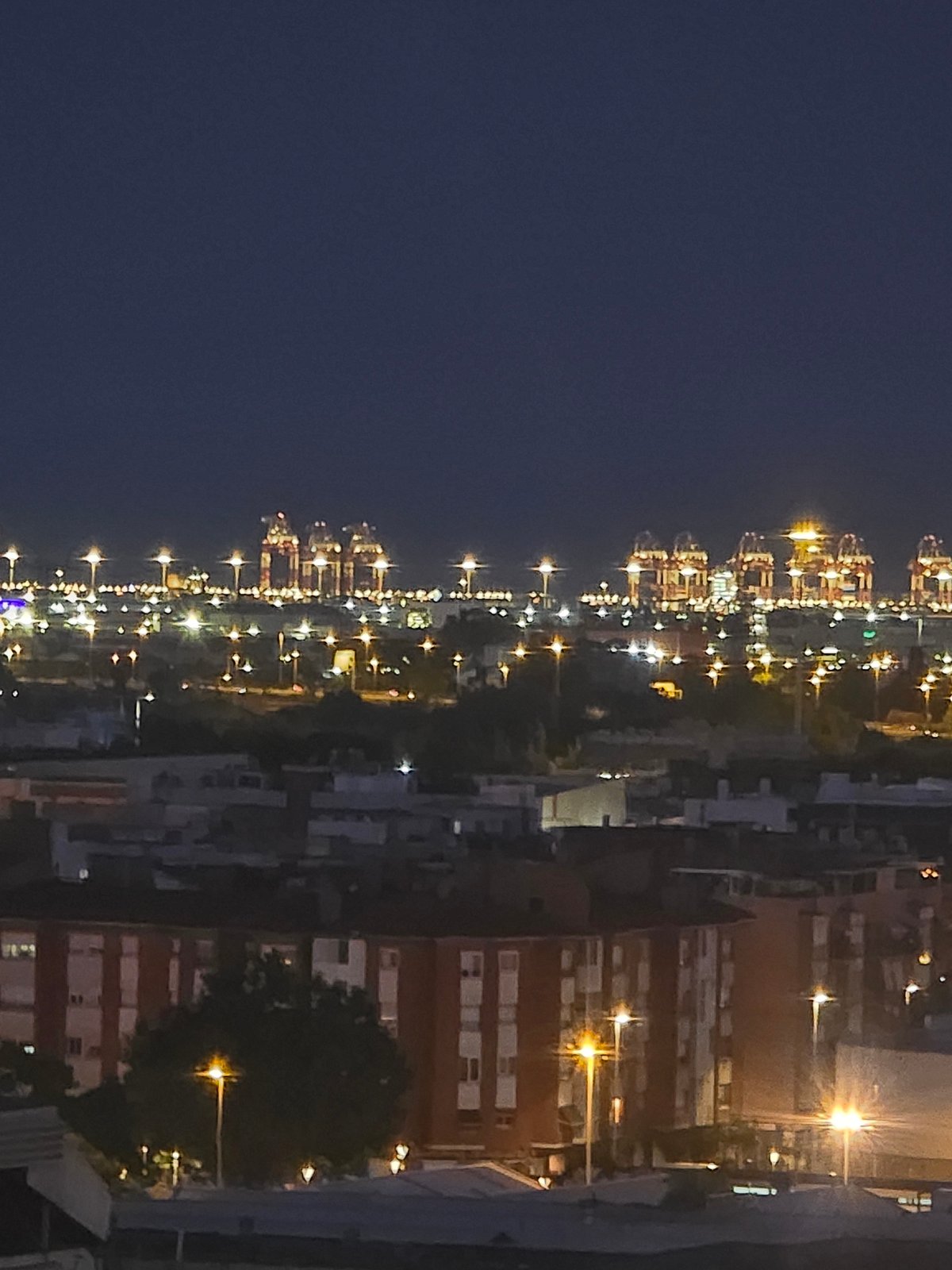 Quiet evening scenes along a leafy path in Cornellà