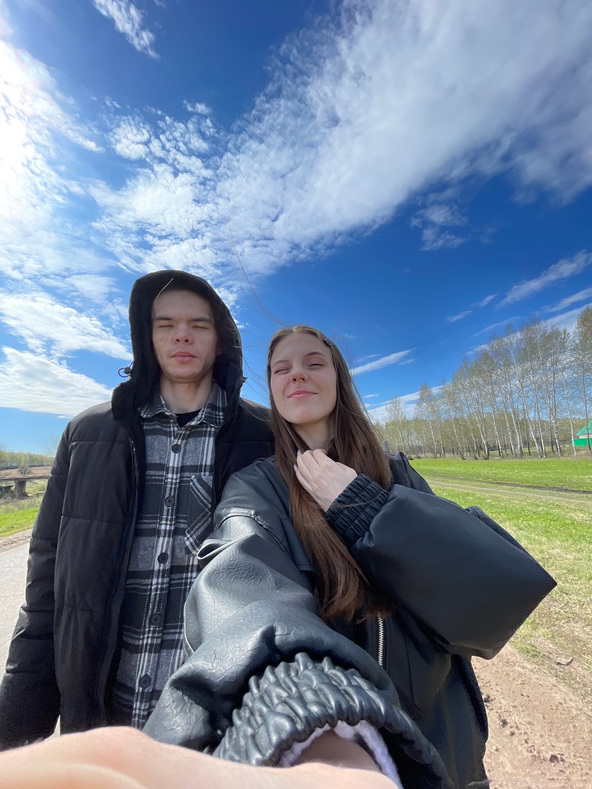 Couple enjoys outdoor time in Ulukulevo park area