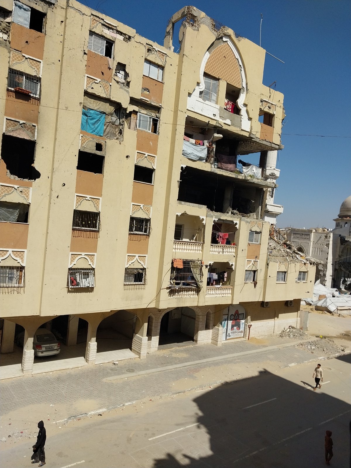 Witnesses Document Widespread Destruction, Displacement in Khan Yunis