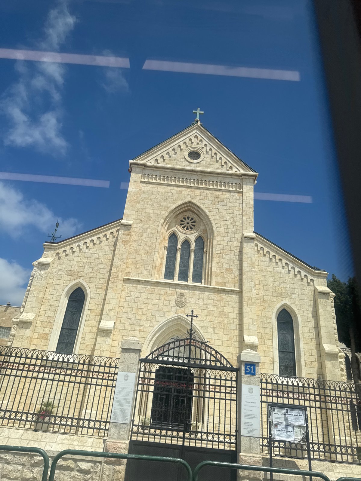 Architectural tour captures Tel Aviv's religious and commercial landmarks