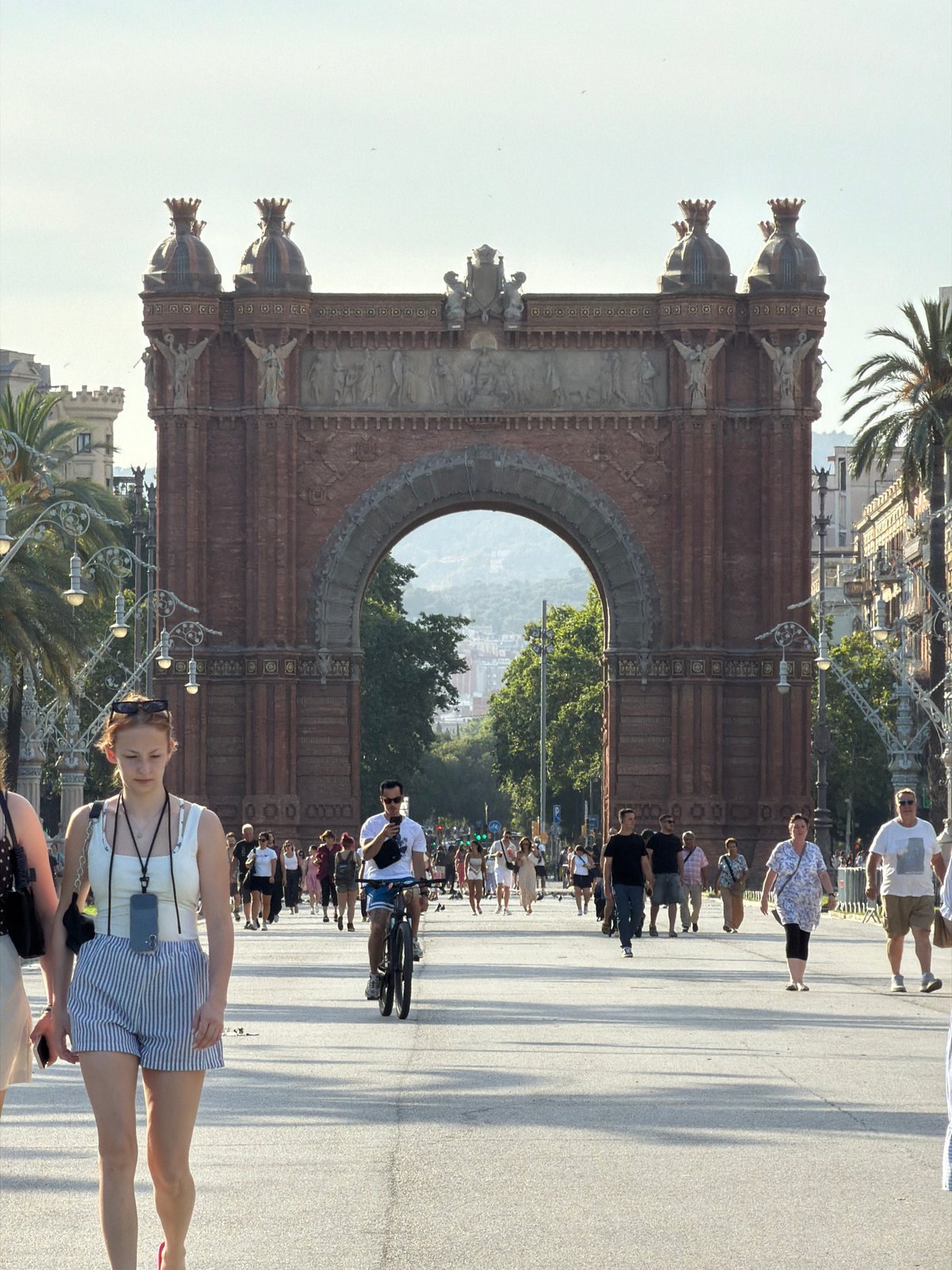 Sunny afternoon around Arc de Triomf and Ciutadella Park