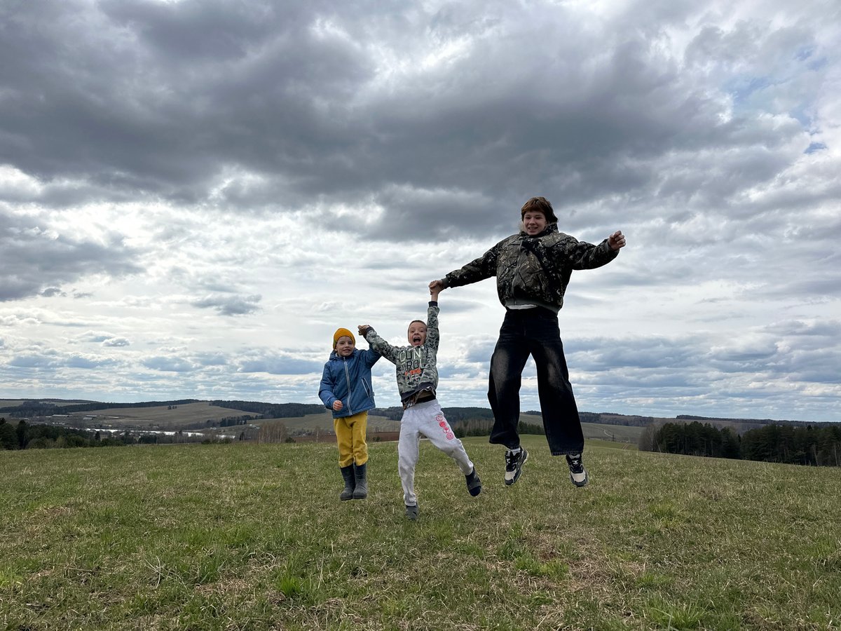Children play in field in Альняш, Russia