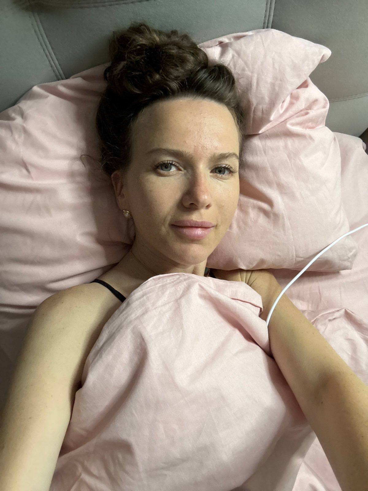 Woman photographed in bed during early morning hours in Dvoriki
