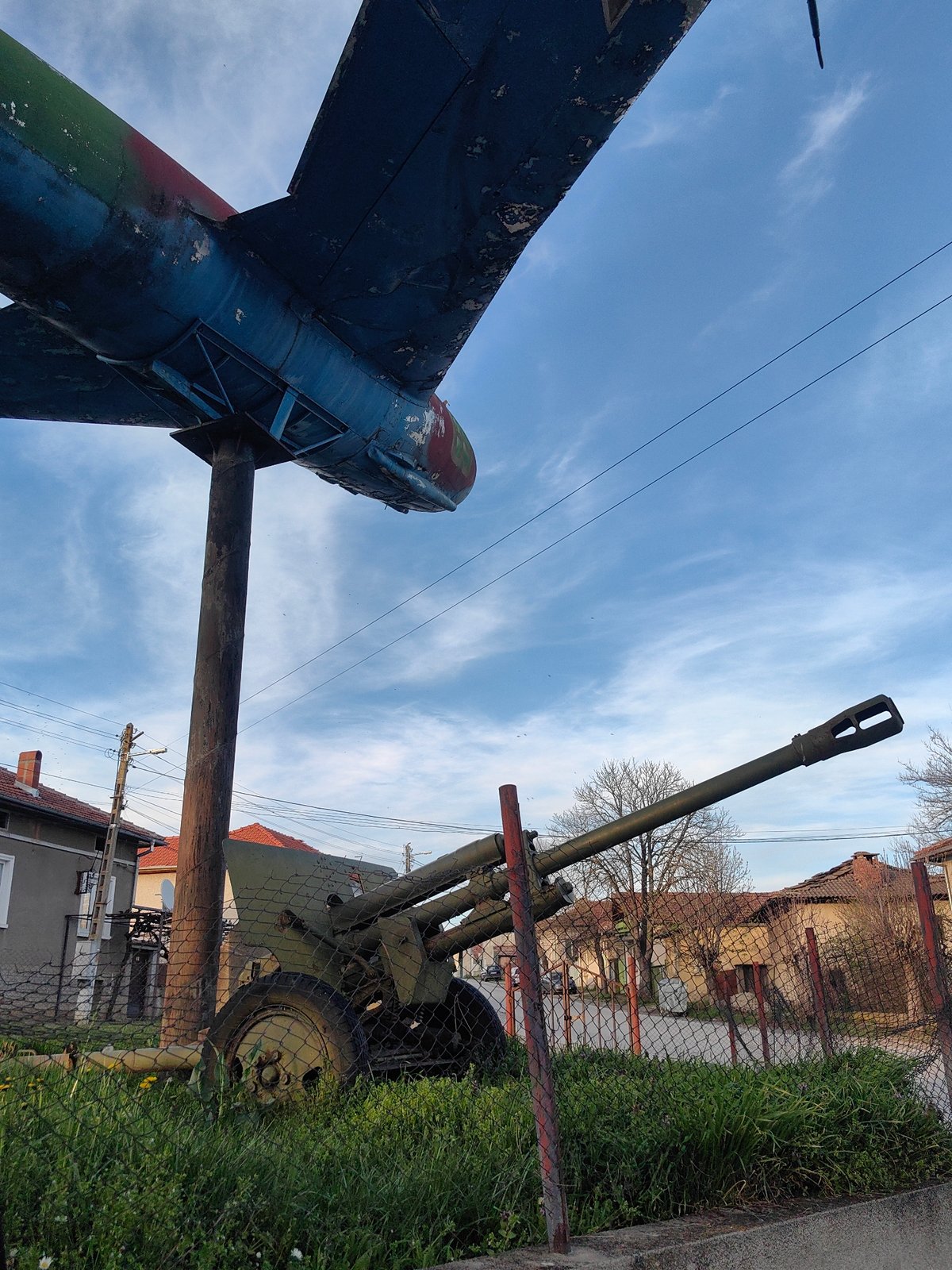 Cold War aircraft monument and folk art documented in Sennik