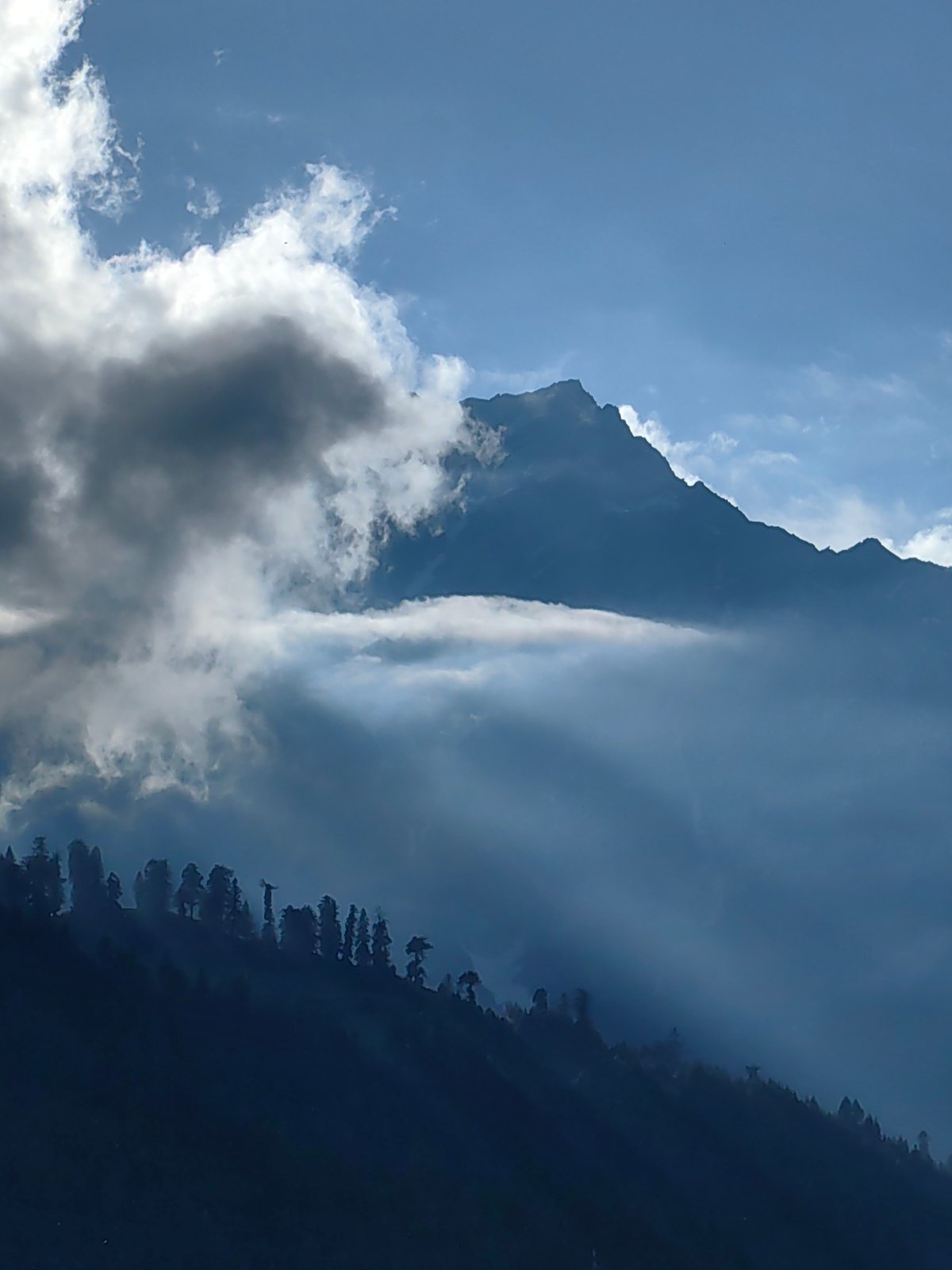 Himalayan skies, carved doors, and mountain views in Vashisht