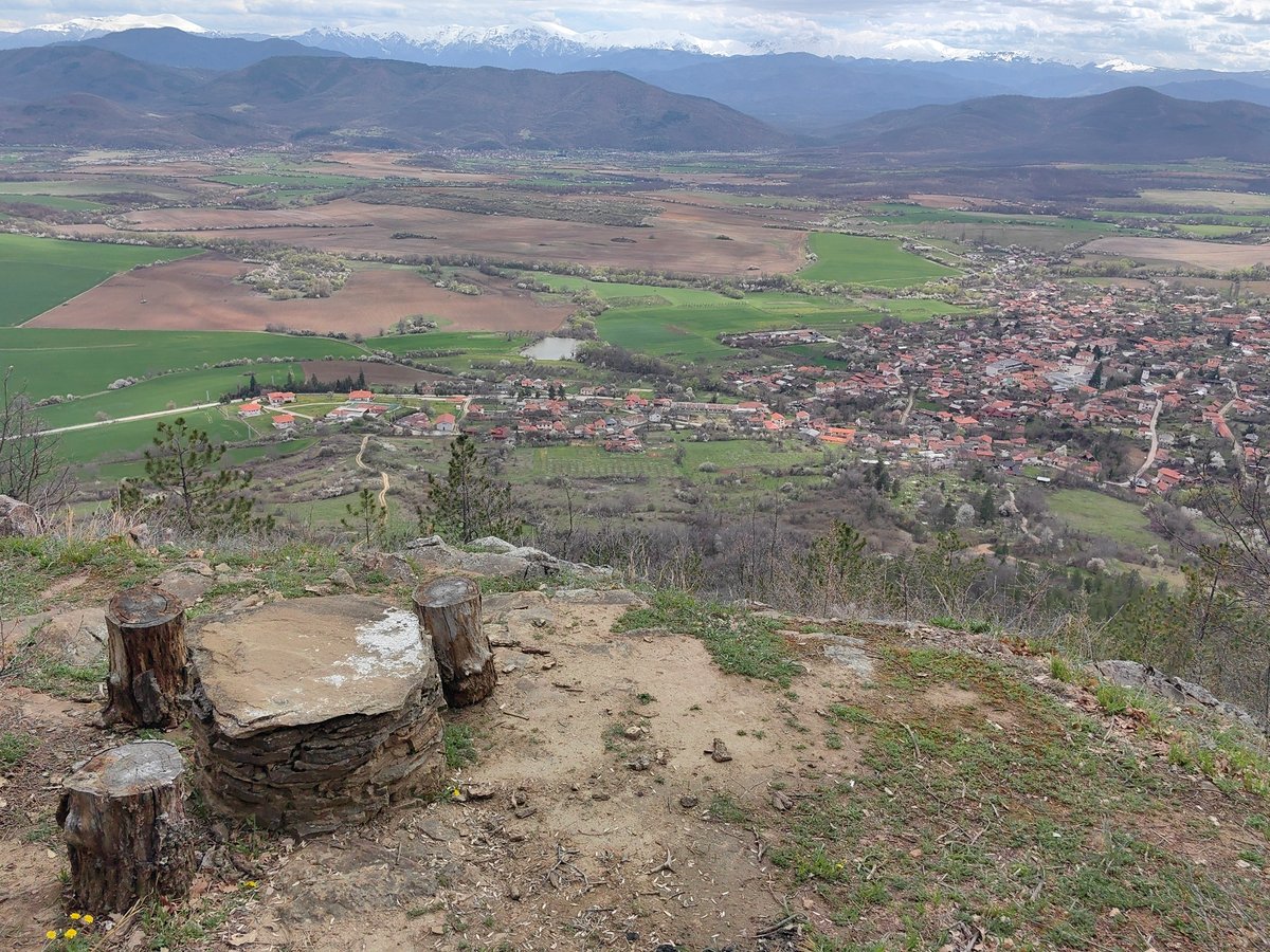 Observer documents rural landscape views near Vrabevo, Bulgaria