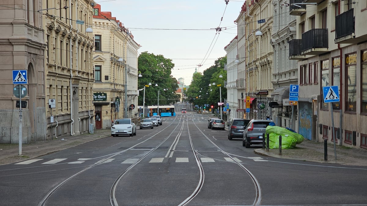Street-level tour through Gothenburg's parks, churches, and tram corridors