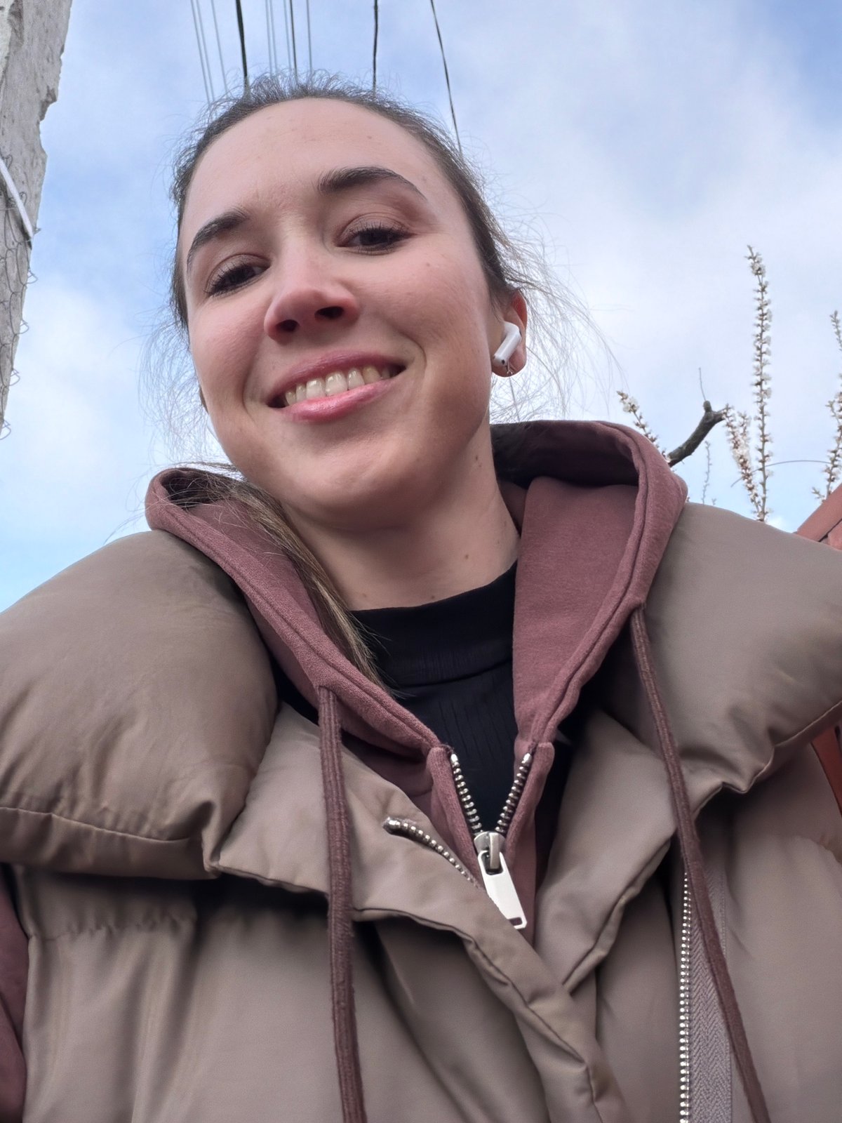 Morning moments captured in Rostov-on-Don: selfie, buildings, cat