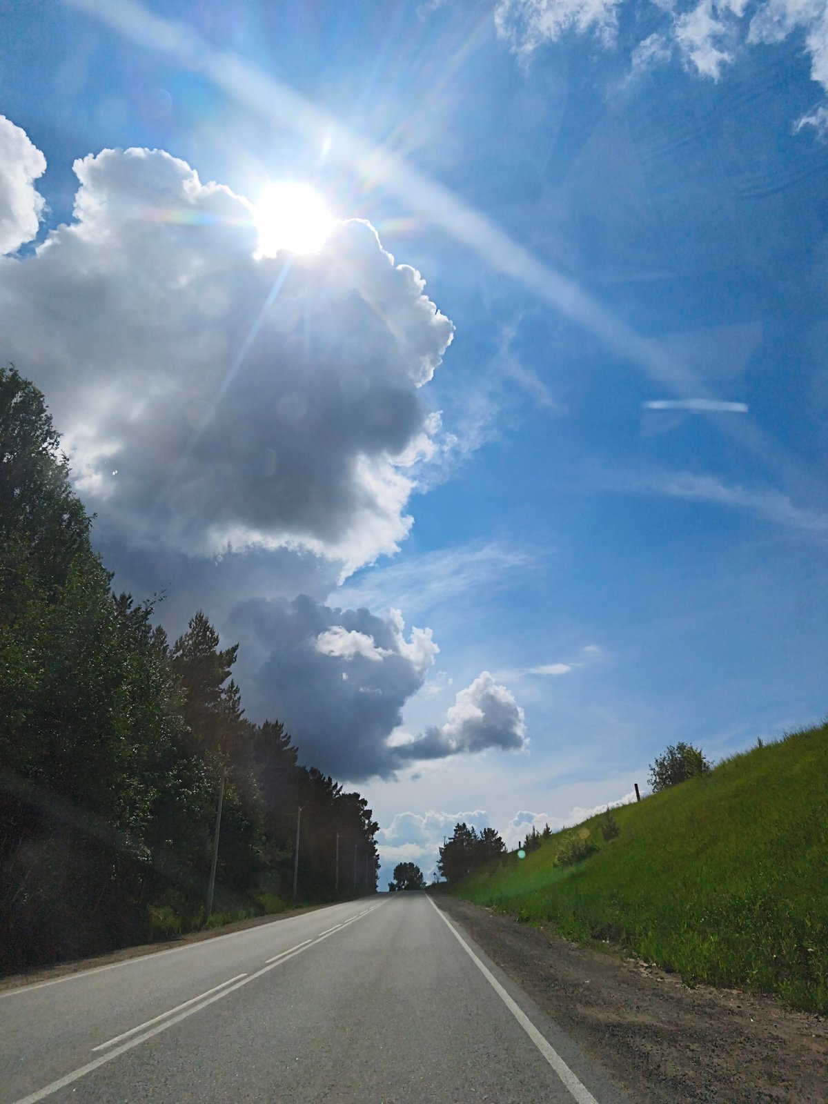 Rural road scene documented in Chaikovsky, Russia