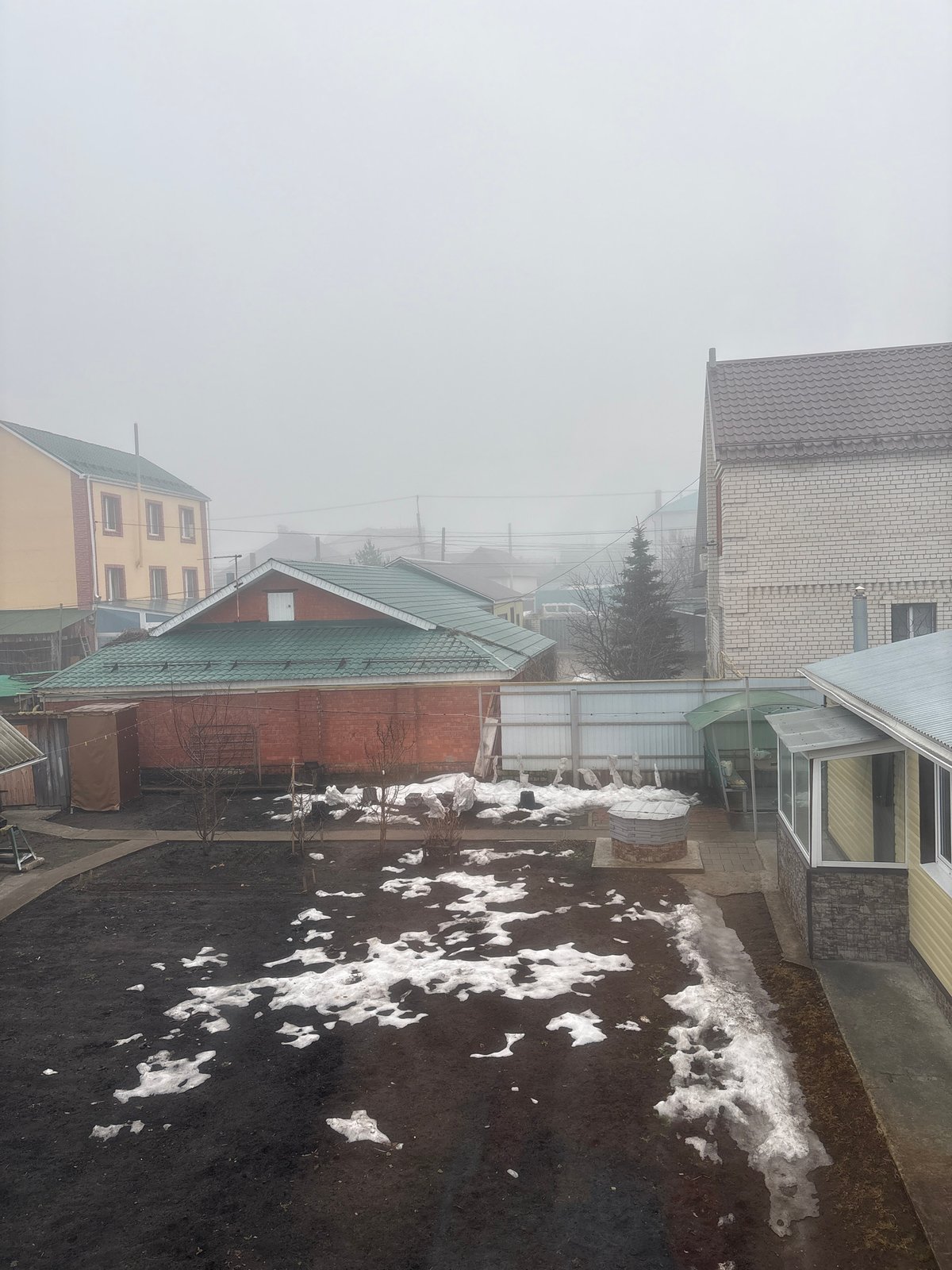 Dense fog envelops Ulyanovsk residential areas early morning