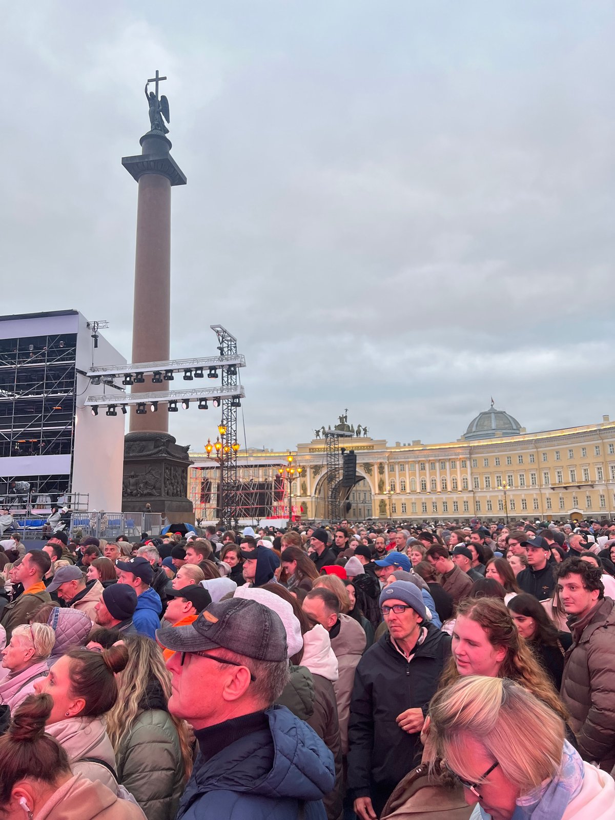Major event draws crowds to Palace Square in Saint Petersburg