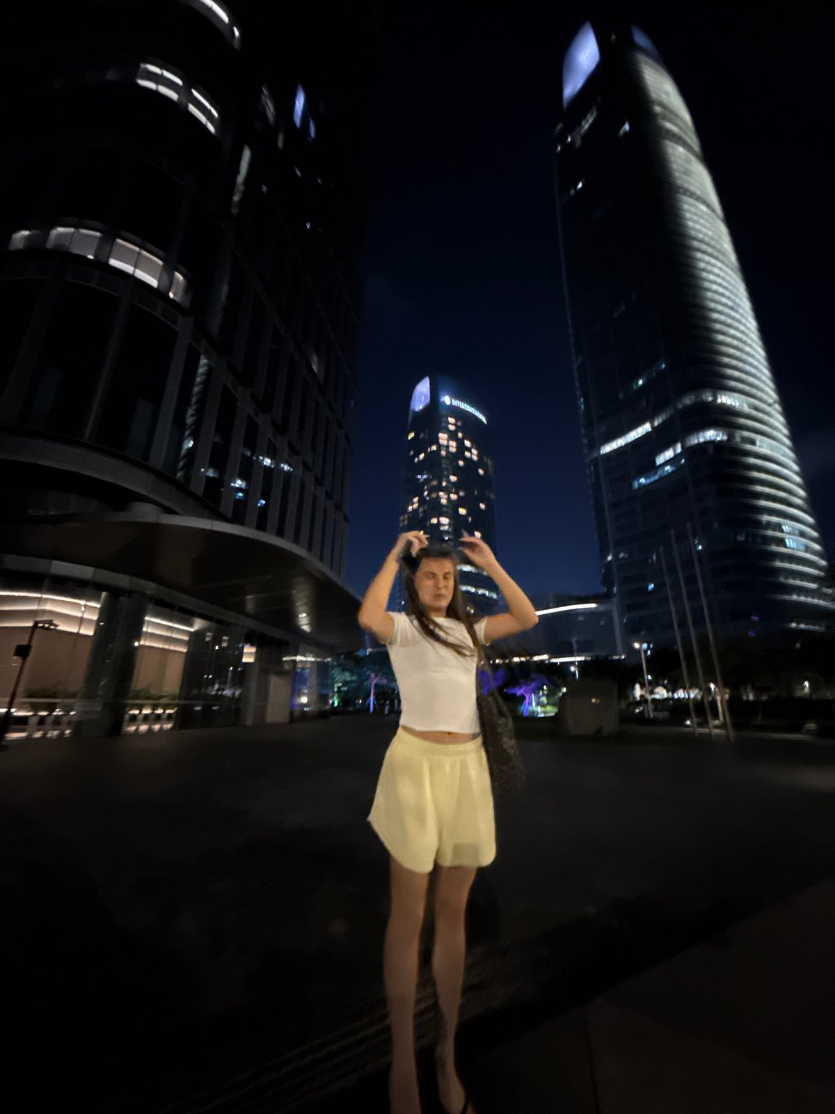 Night stroll through Haizhu District: street food, skyline, selfies