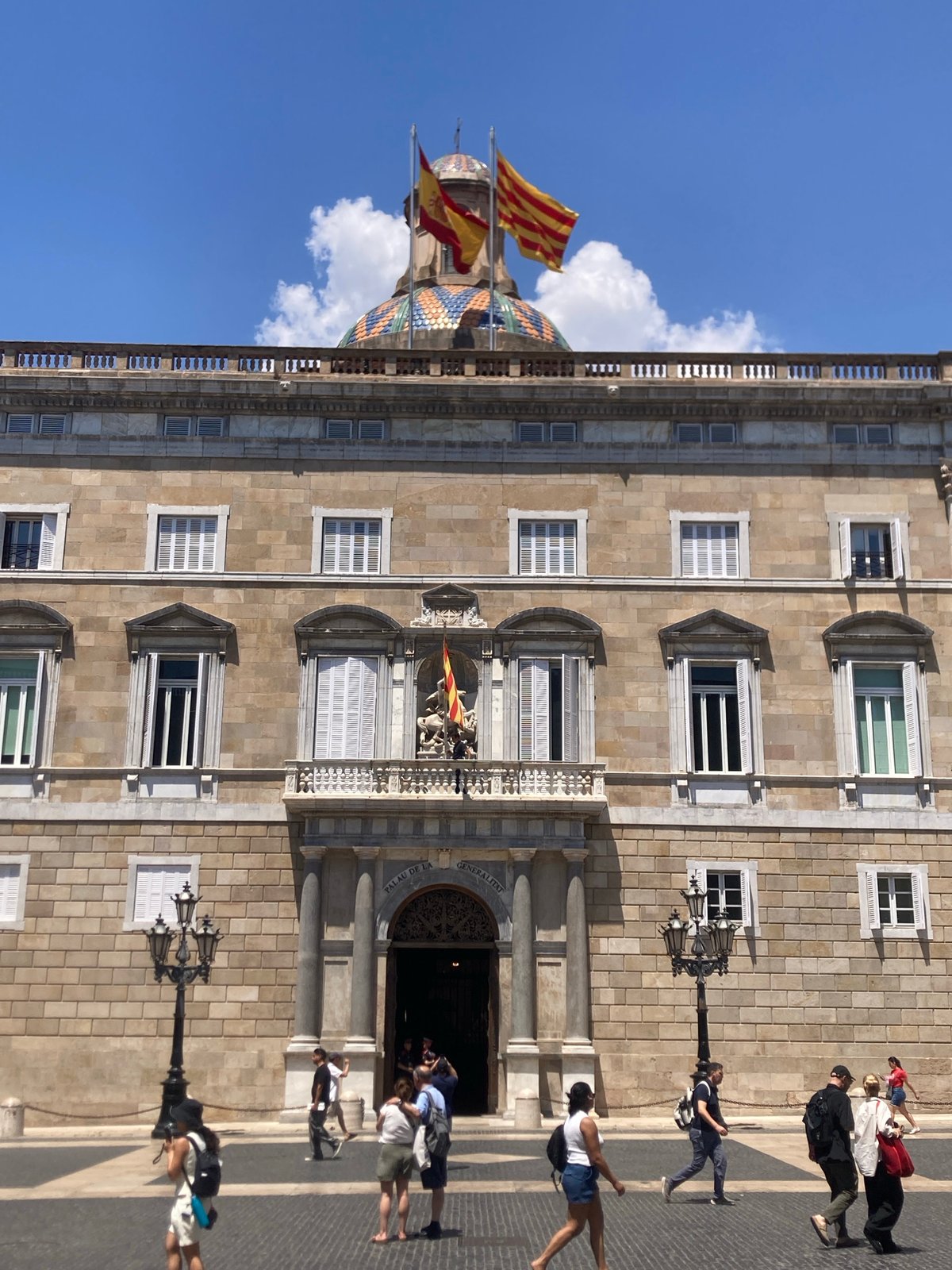 Morning stroll through Barcelona's historic centre, architecture and street details