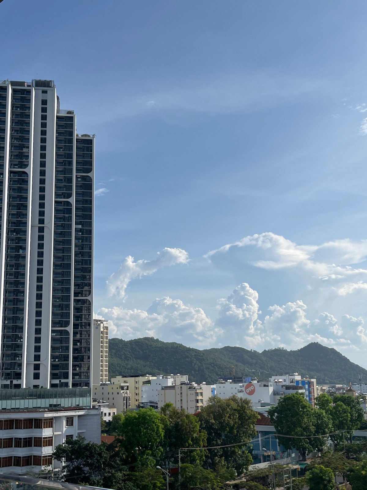 Morning life documented across Nha Trang's urban landscape
