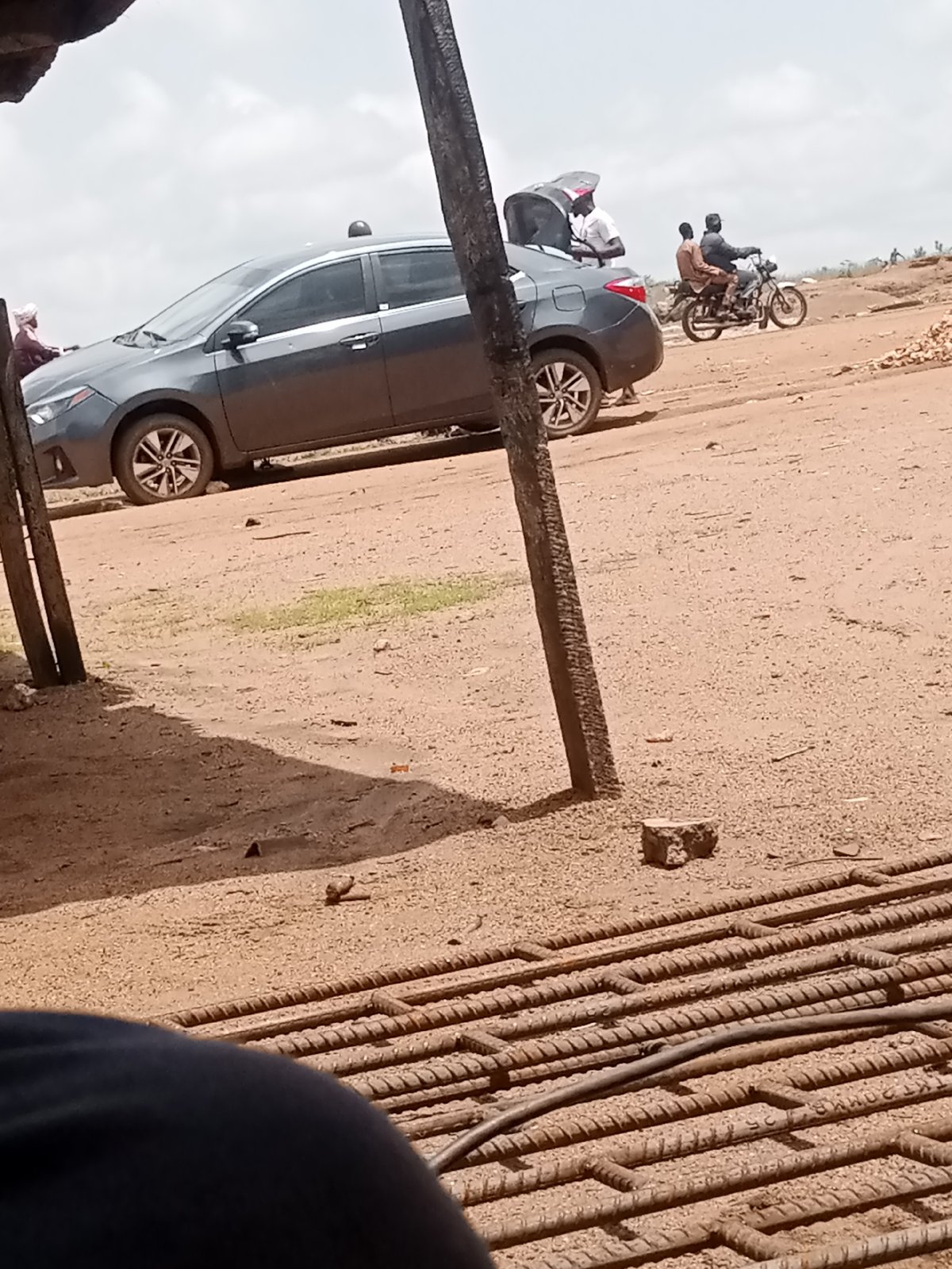 Roadside cargo activity observed in Oyo, Nigeria