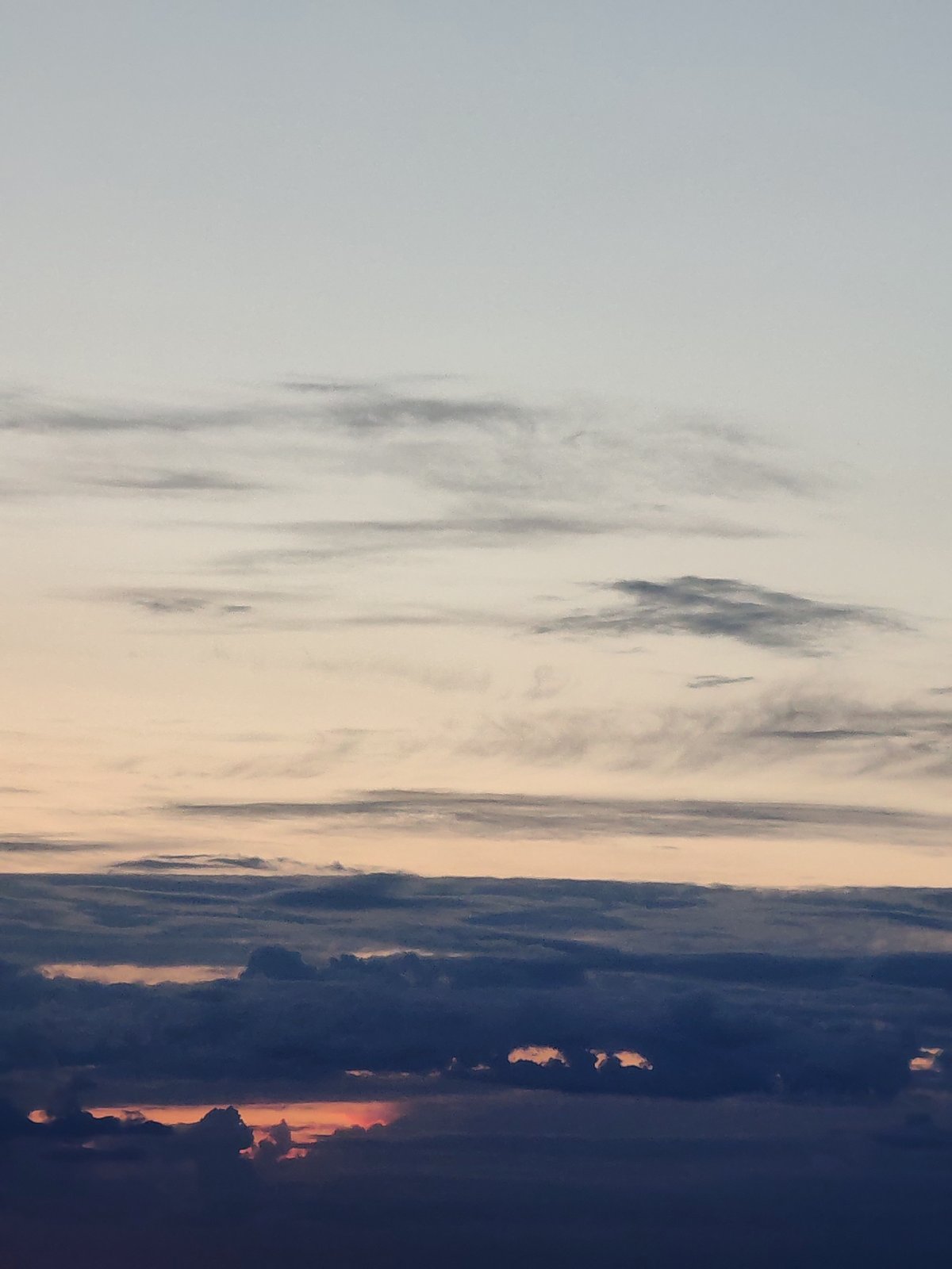 Dramatic sunset captured by witnesses in Podolsk, Russia