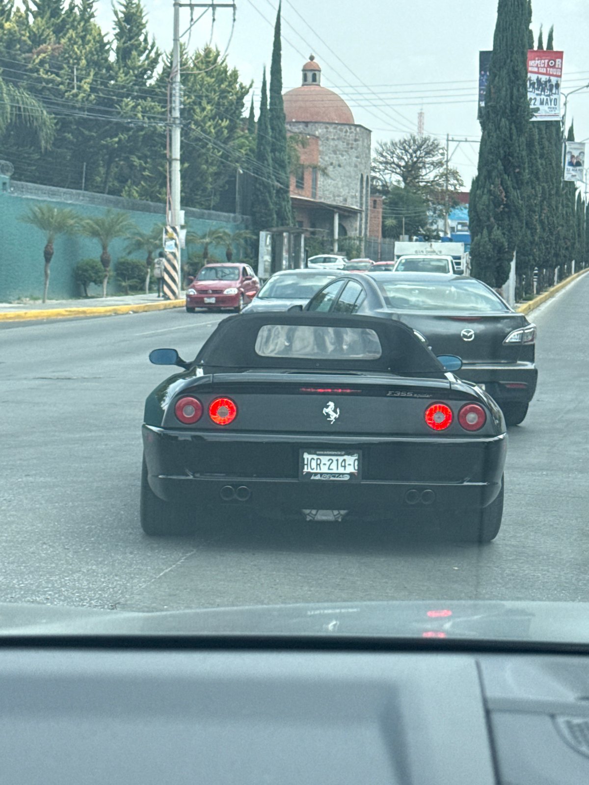 Ferrari spotted in Puebla traffic, woman photographed in nearby vehicle