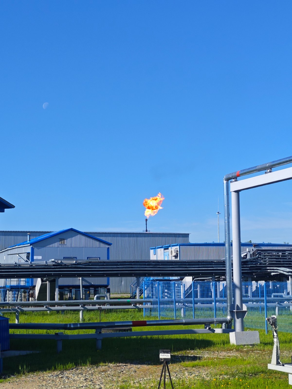 Clear skies observed over industrial area early morning