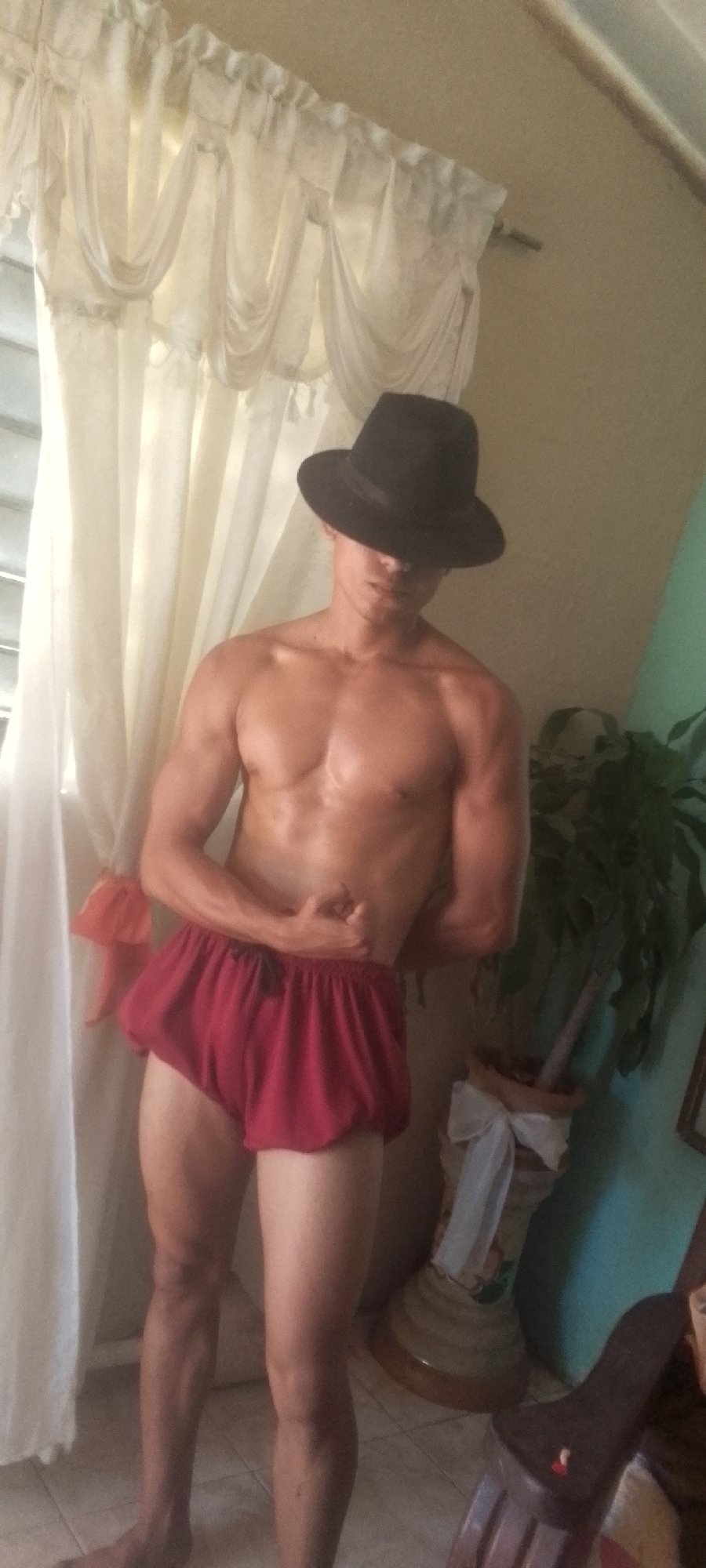 Fitness Photo Session Documented in Juan Griego Home