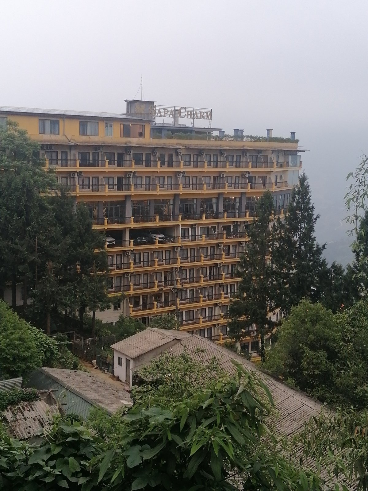 Tourist documentation of Sa Pa Ward hotels and street life