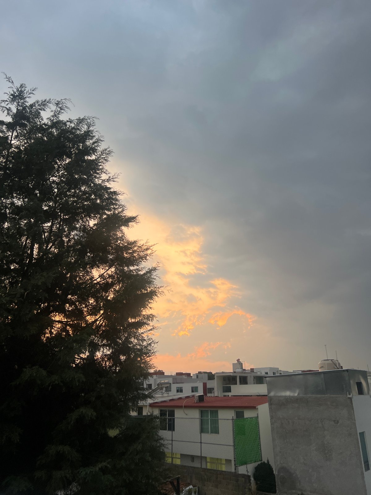 Dramatic sky transition observed in Cholula, Mexico early morning