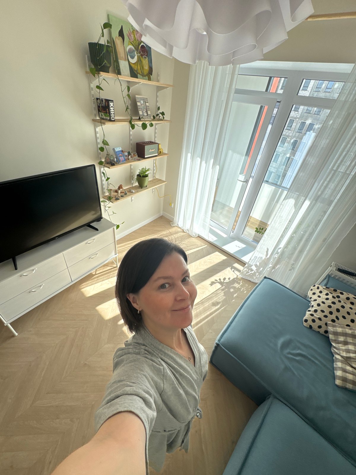 Early morning selfie session documented in Izhevsk apartment