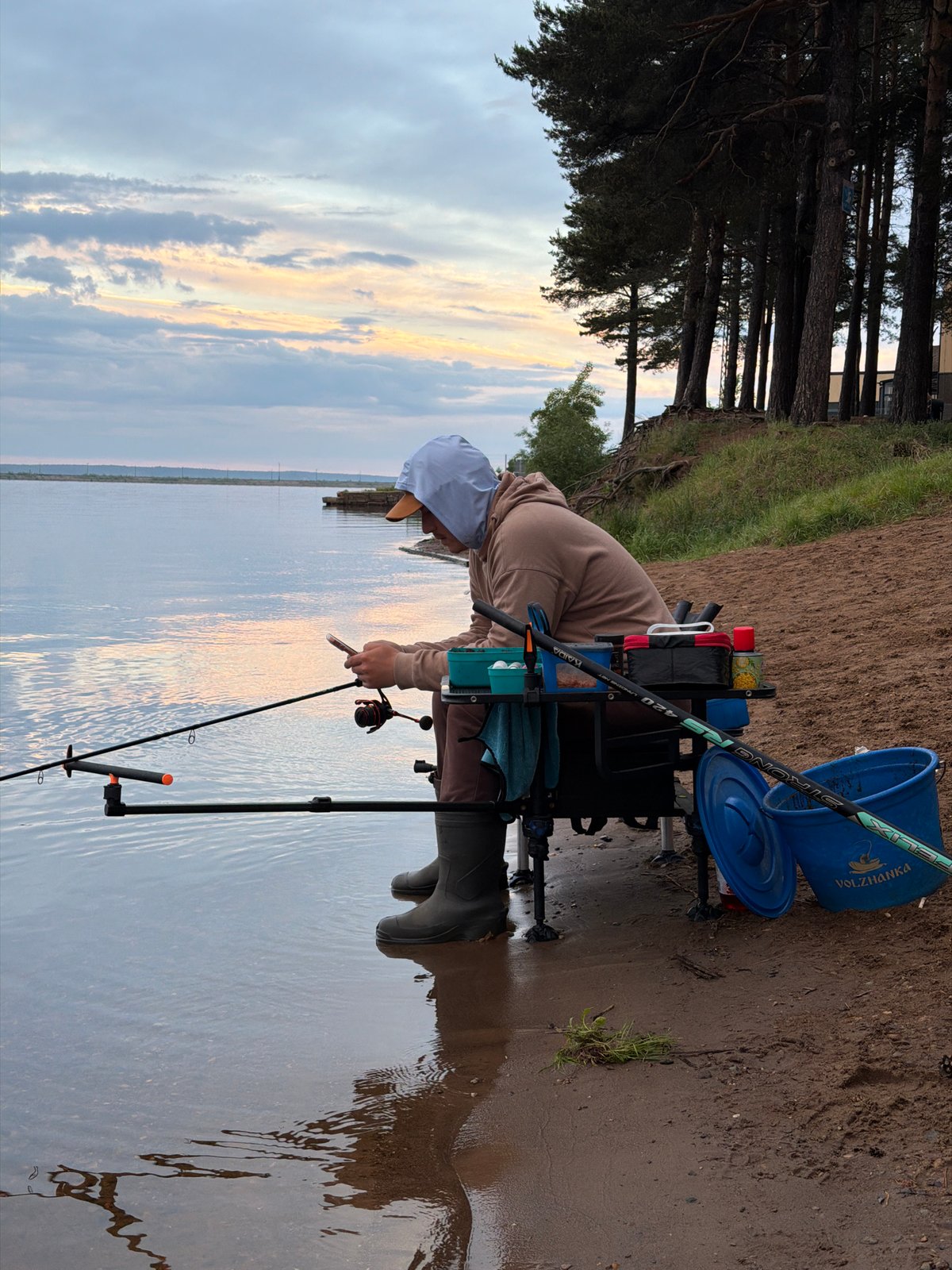 Evening fishing session yields small catches along Kama River