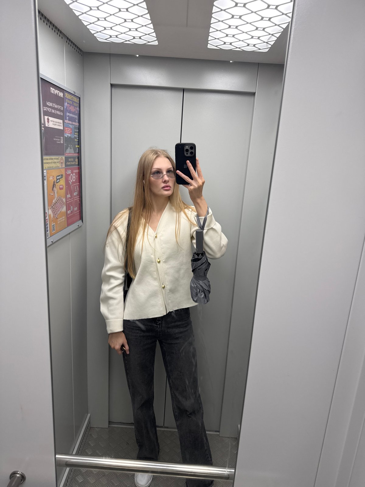 Morning hangout in Perm: elevator selfies and apartment downtime