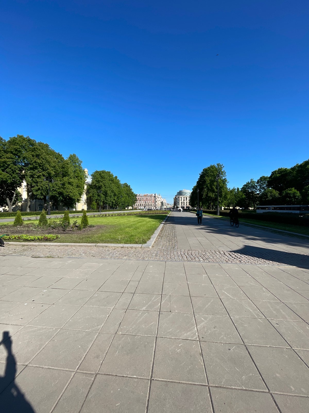 Morning walk through Saint Petersburg parks captured in memories