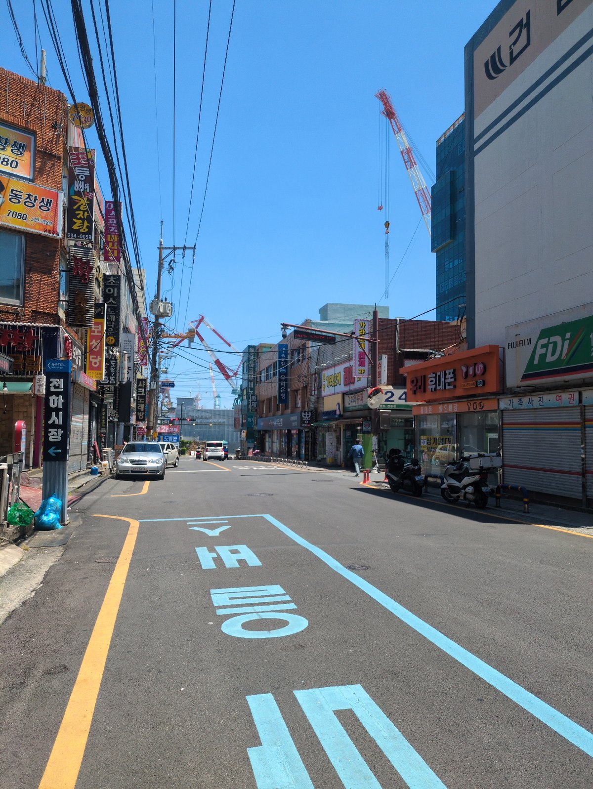 Early morning street scenes documented in Ulsan, South Korea