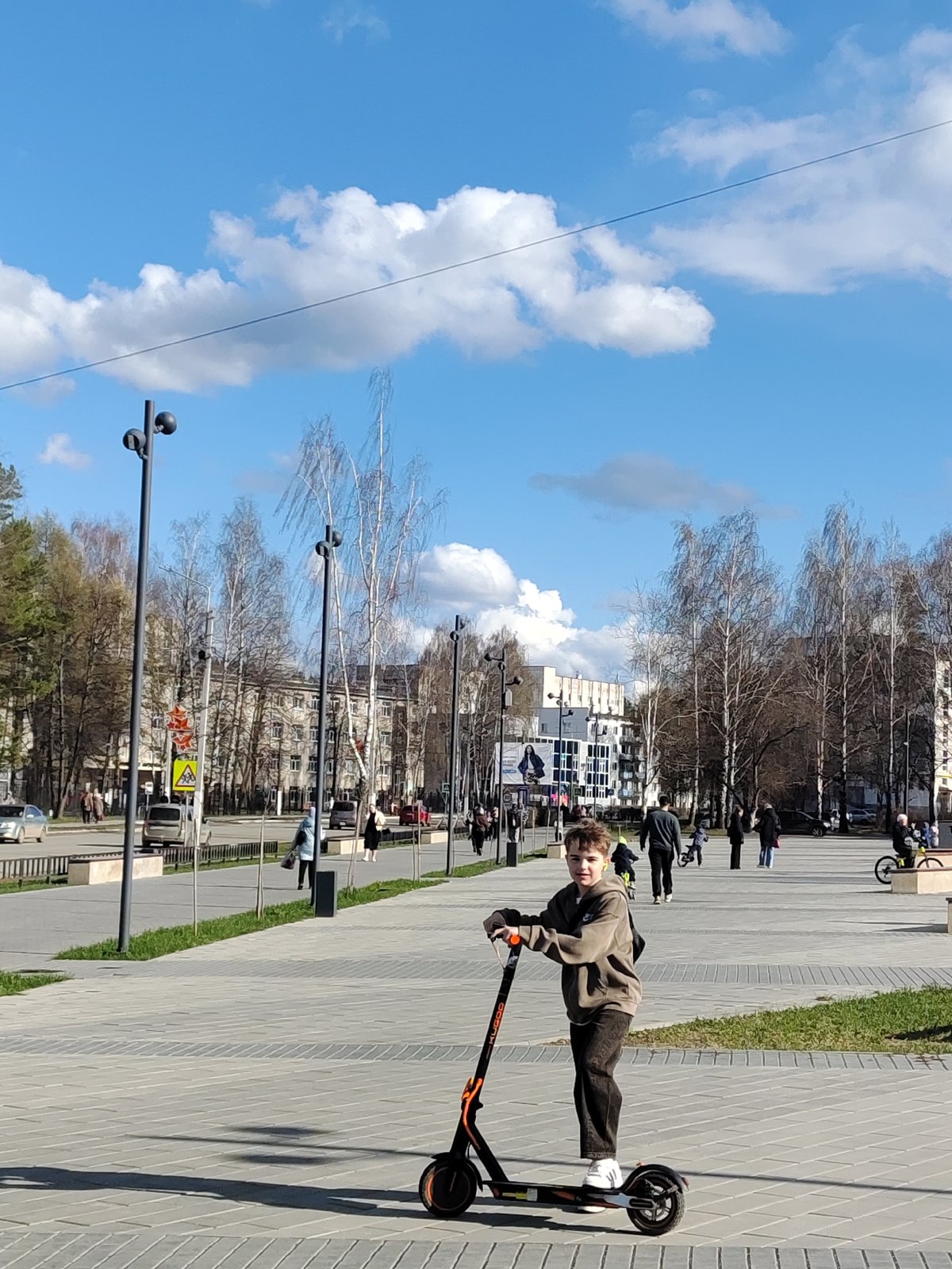 Spring afternoon walk documented through Chaikovsky, Russia