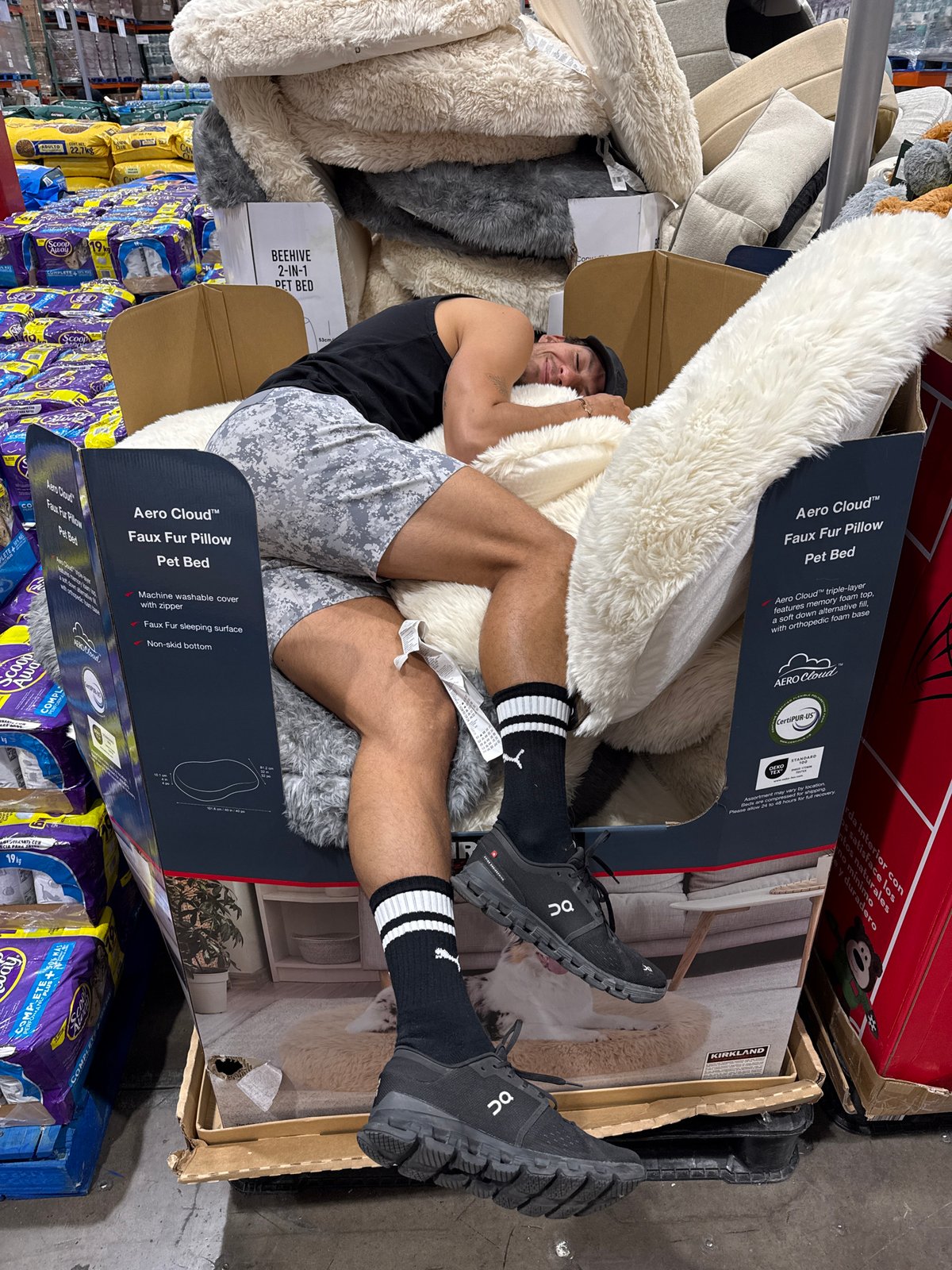 Shoppers browse toys, test products at Puebla warehouse store