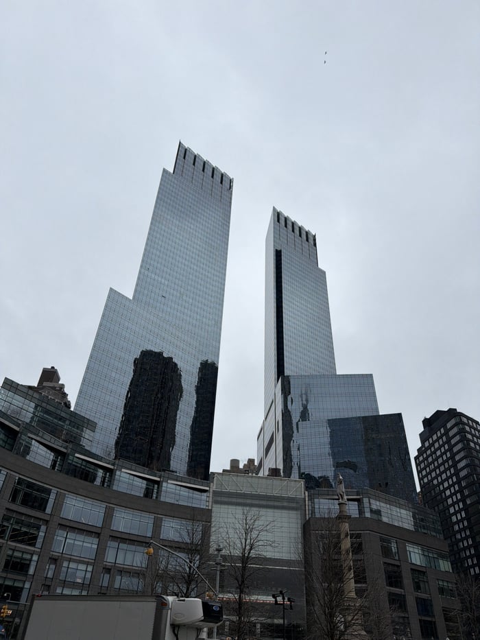 Manhattan afternoon walk captures iconic Midtown landmarks and personal moments