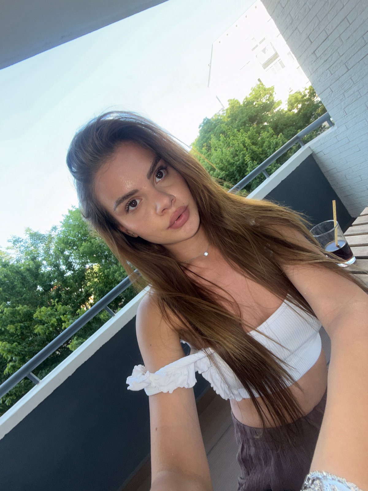 Woman takes multiple selfies across Plovdiv locations within 15 minutes