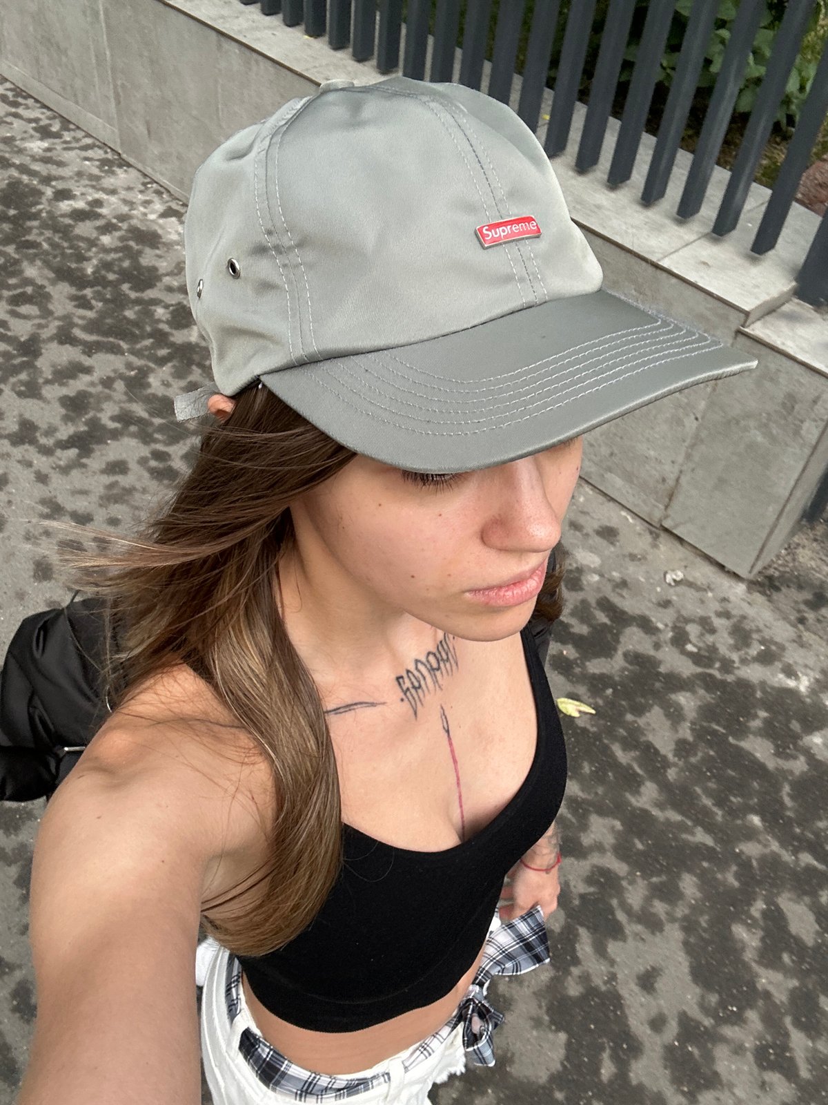 Woman takes selfies across Moscow locations in 12-minute span