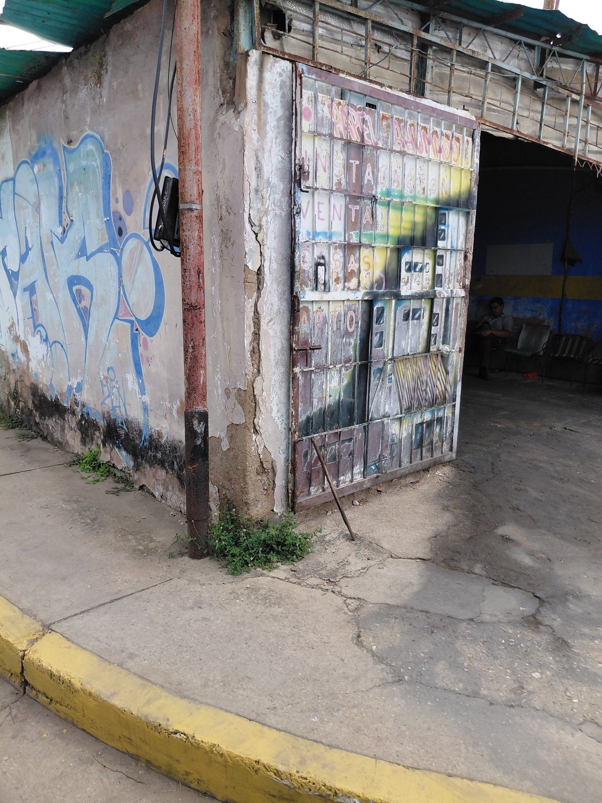 Urban life documented across Porlamar, Venezuela streets
