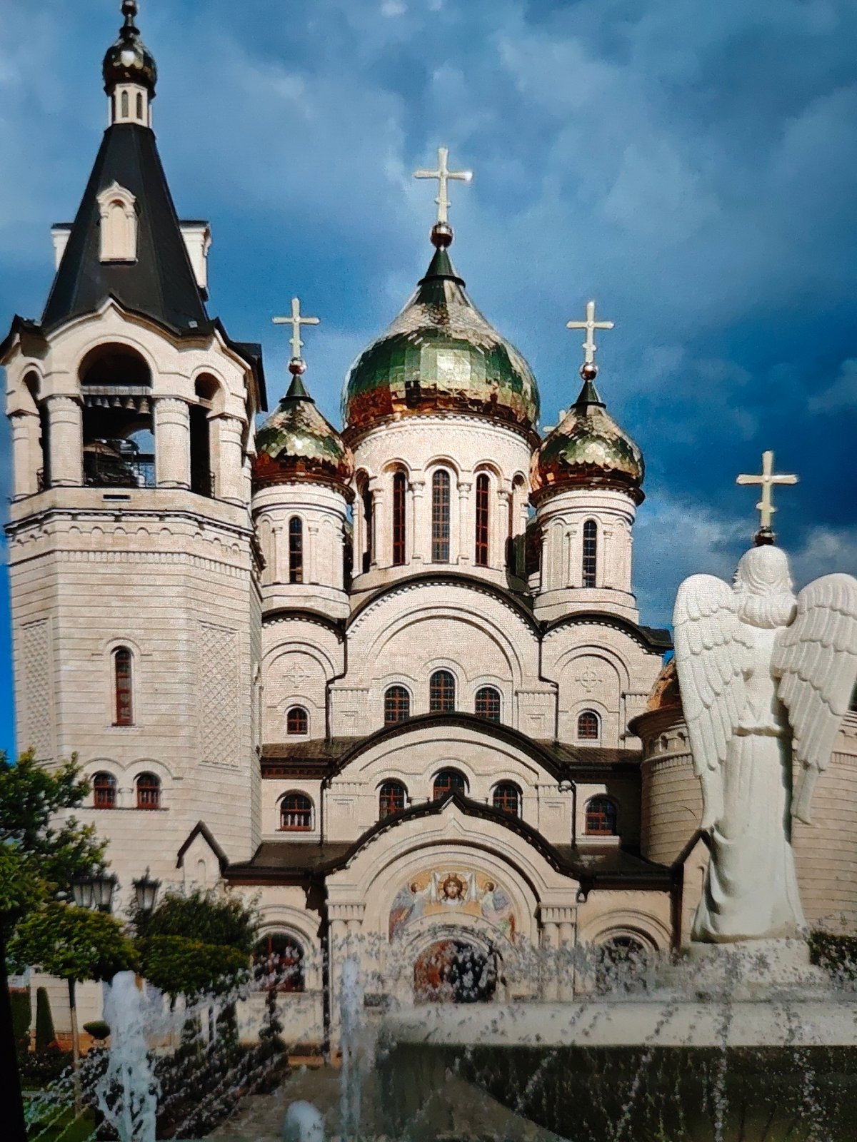 Cats and landmarks: a casual tour of Stavropol