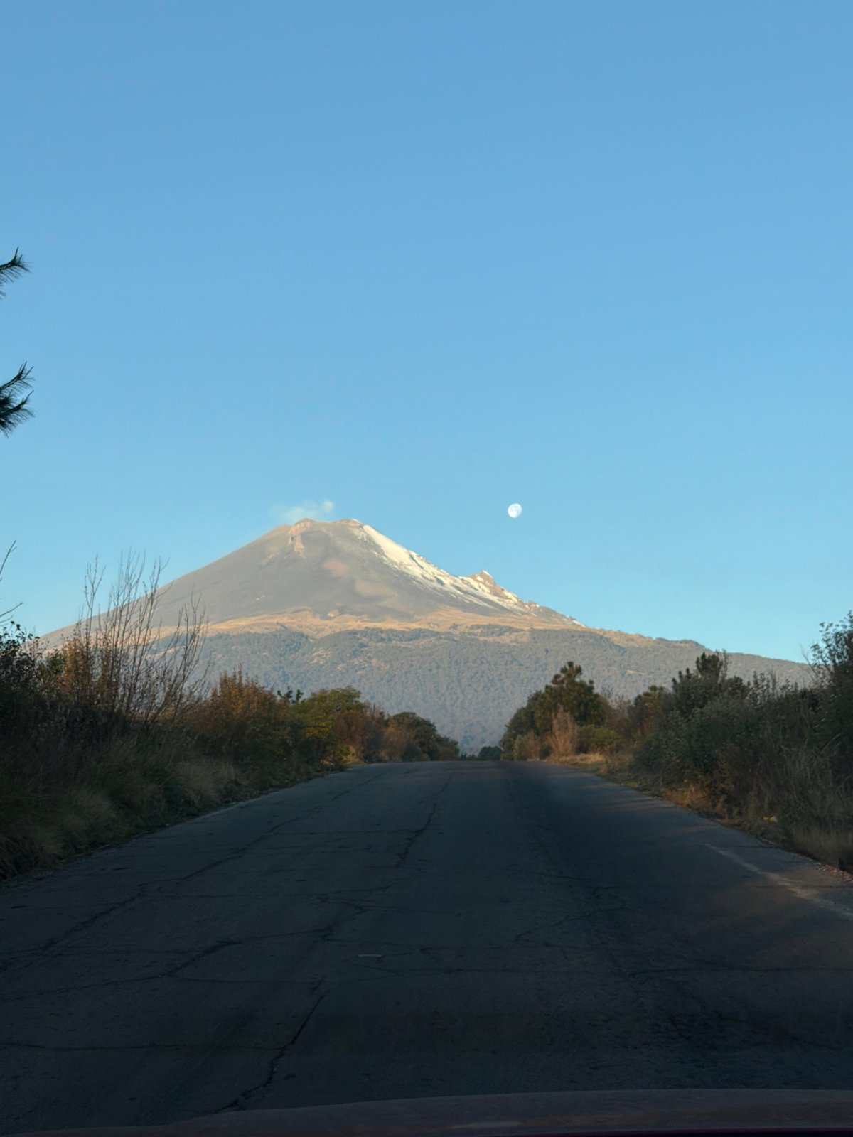Clear skies reveal Popocatépetl volcano from Santiago Xalitzintla road