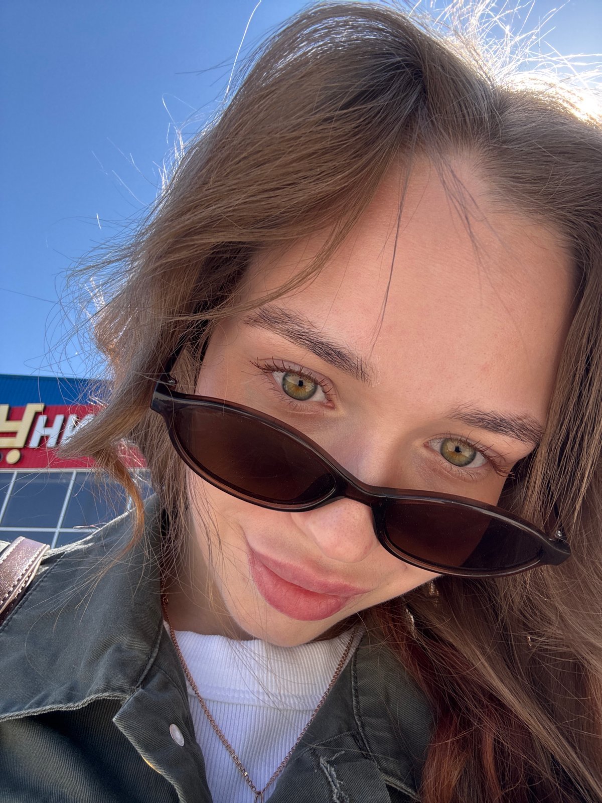 Woman documents morning routine through selfies in Chaikovsky, Russia