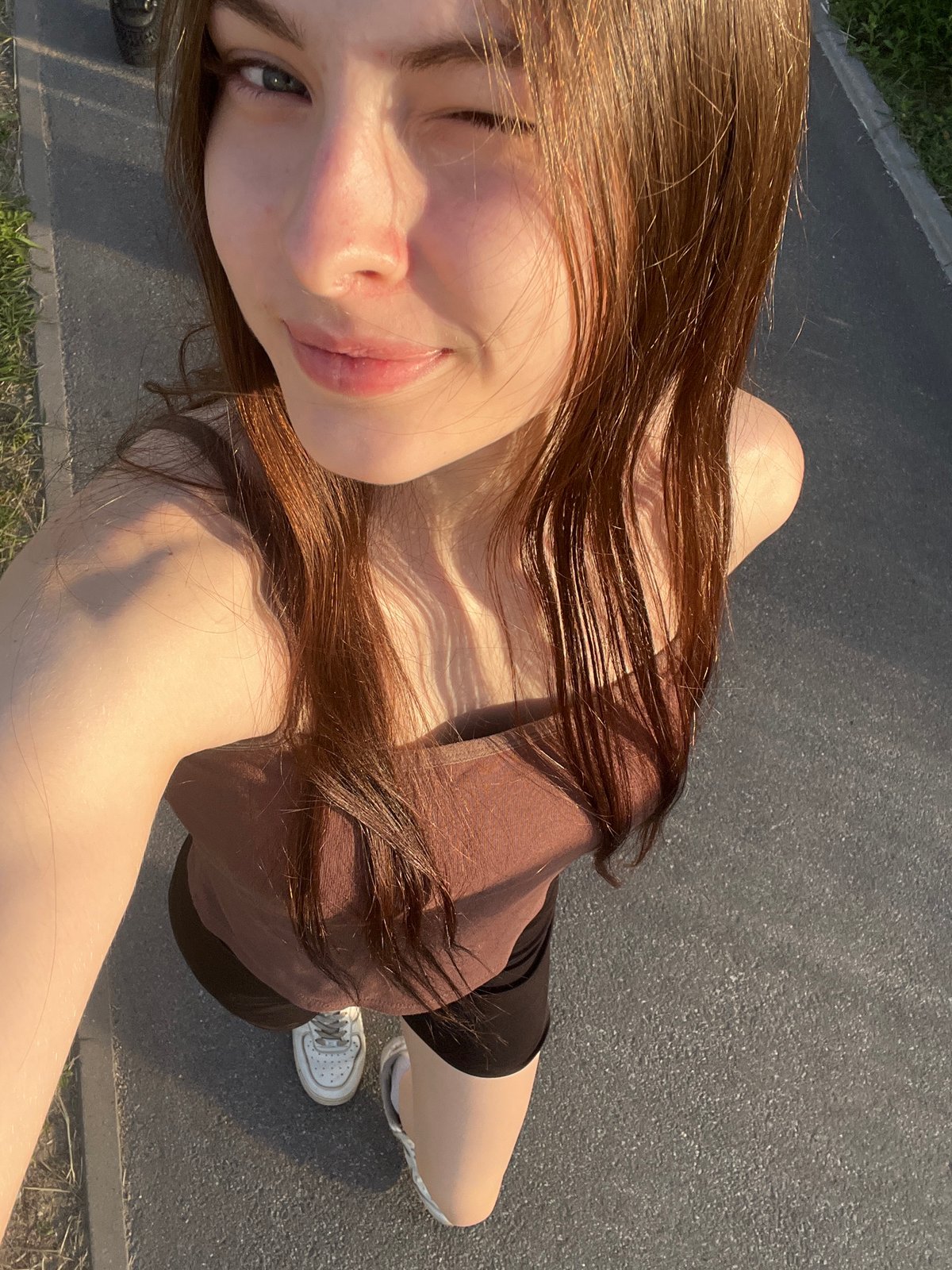 Woman documents afternoon walk through Saint Petersburg residential districts