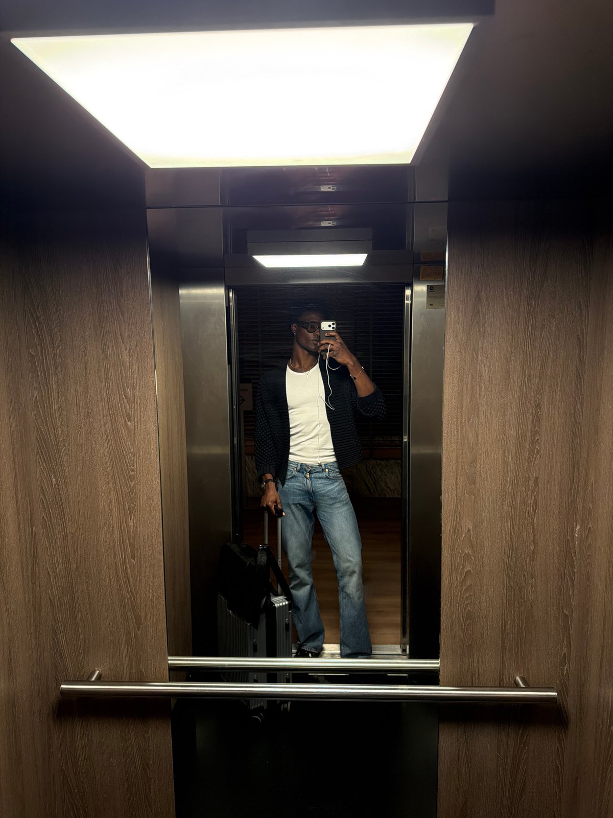 Tourist George arrives at Mallorca hotel accommodation