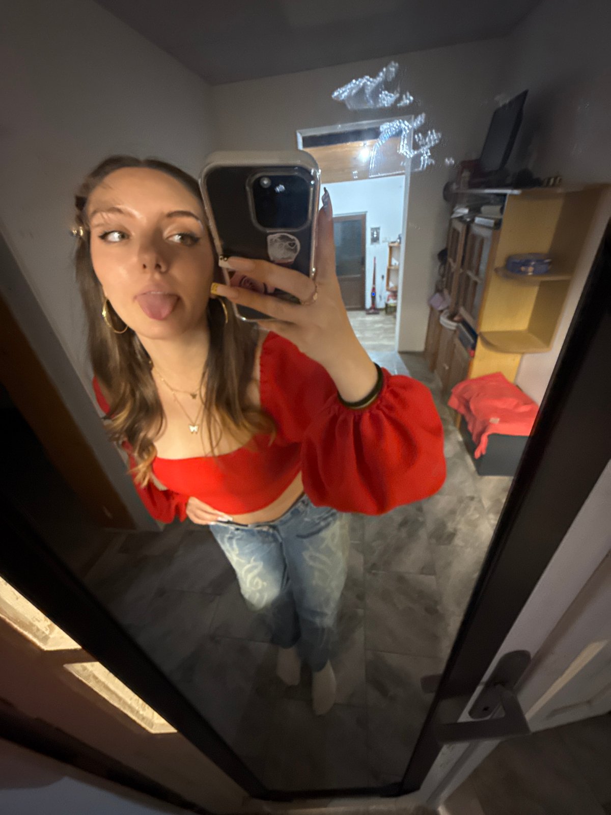 Young woman takes playful mirror selfies in Brashlen, Bulgaria